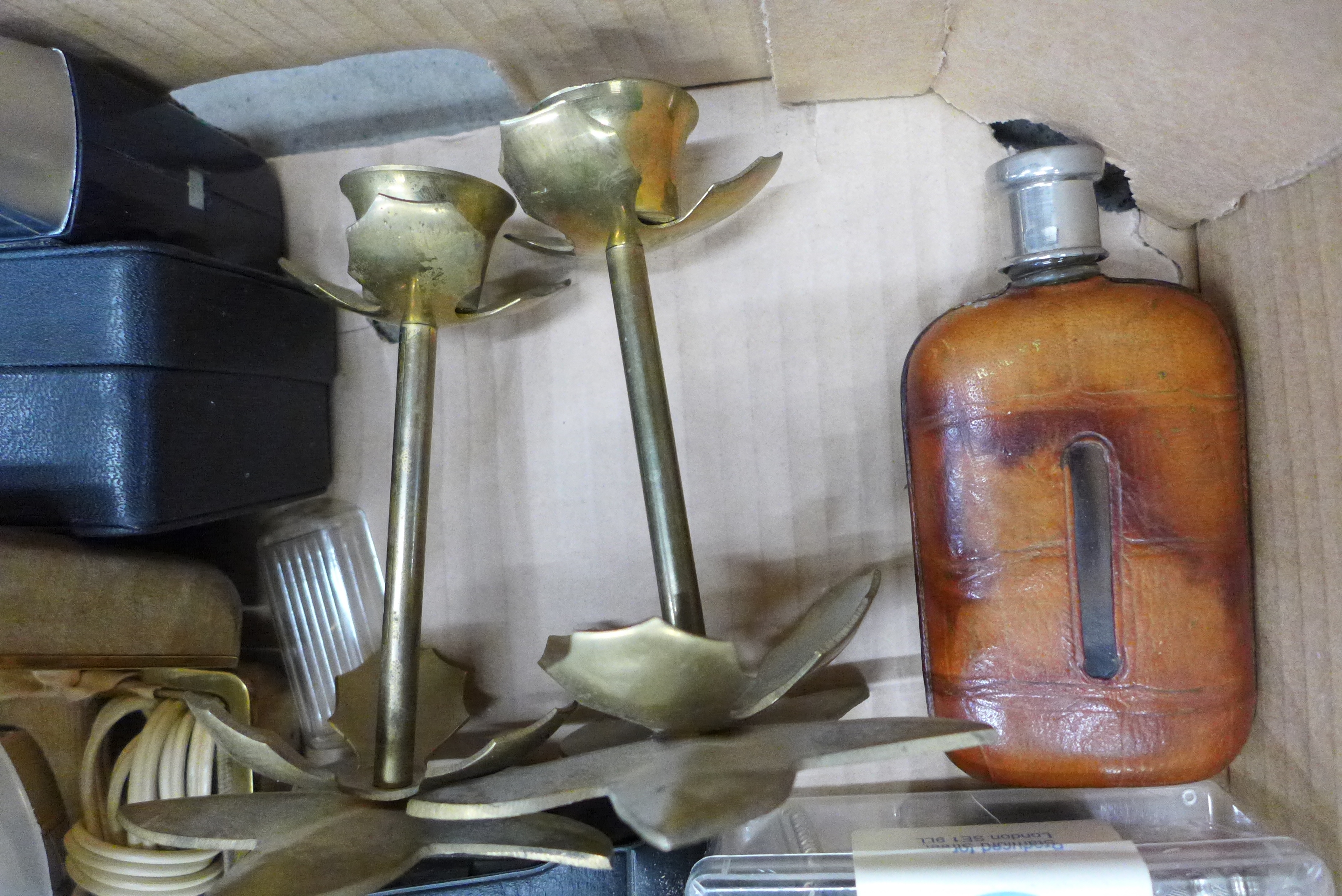 A pair of glass vases, Remington and other shavers, spirit flasks, playing cards, etc. - Image 4 of 6