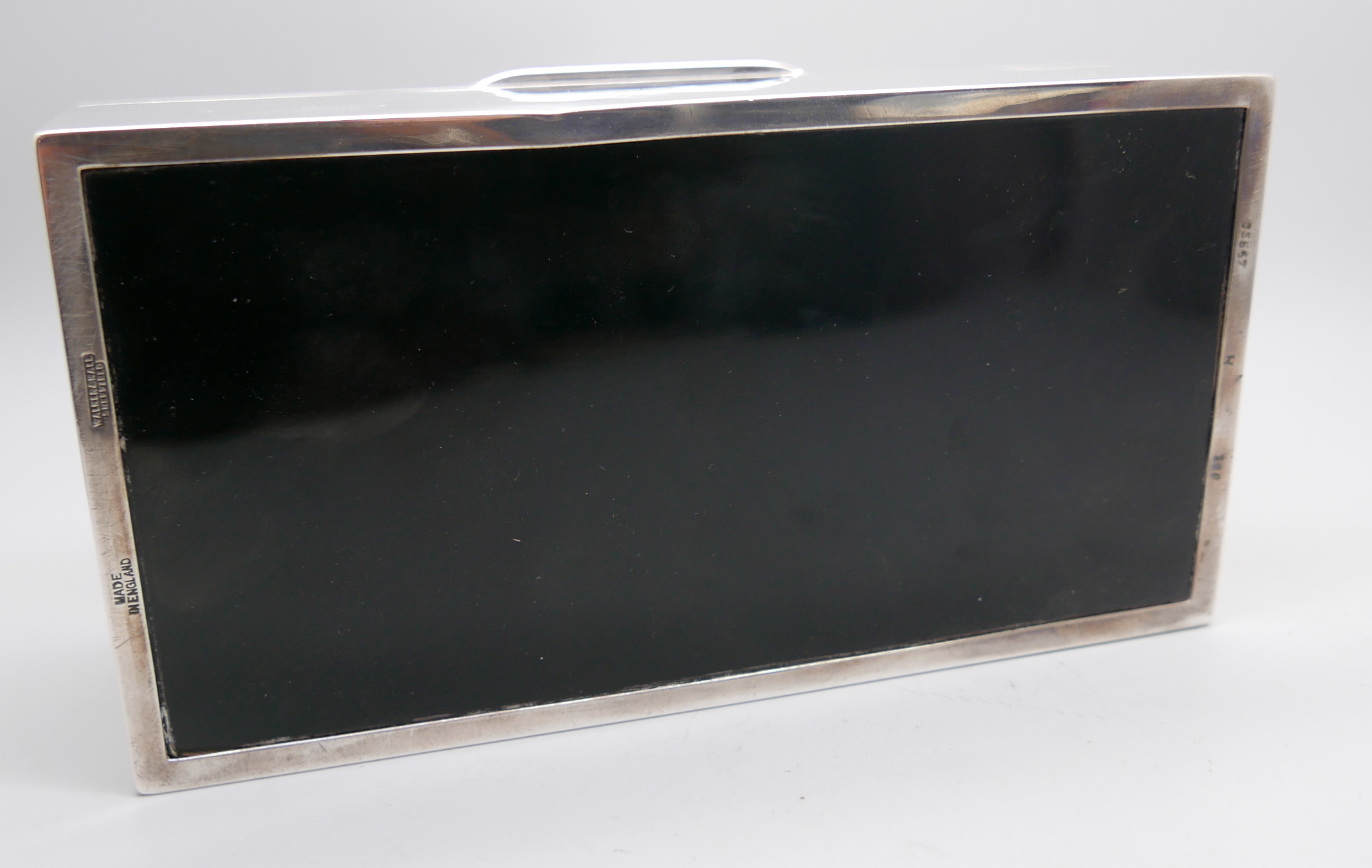 An Art Deco silver cigarette box, Walker & Hall, total weight with liner 654g, 17.5cm wide, dent - Image 4 of 7