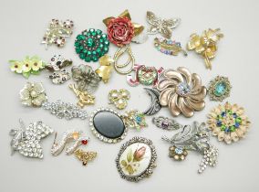 Thirty costume brooches