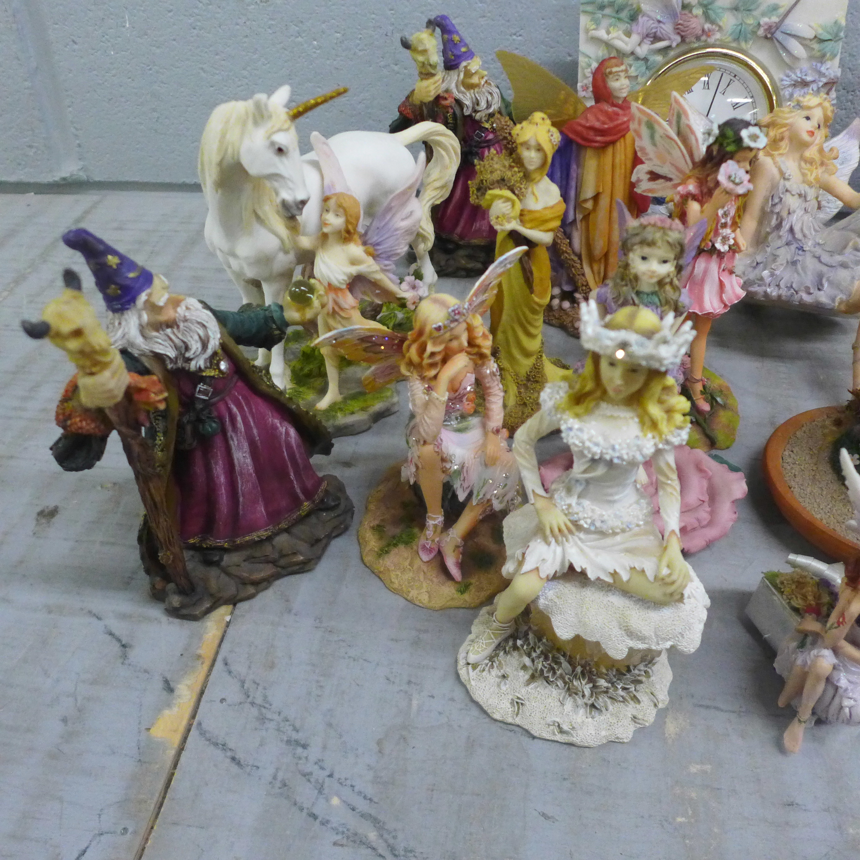 Two boxes of fairy figures **PLEASE NOTE THIS LOT IS NOT ELIGIBLE FOR IN-HOUSE POSTING AND PACKING** - Image 4 of 10