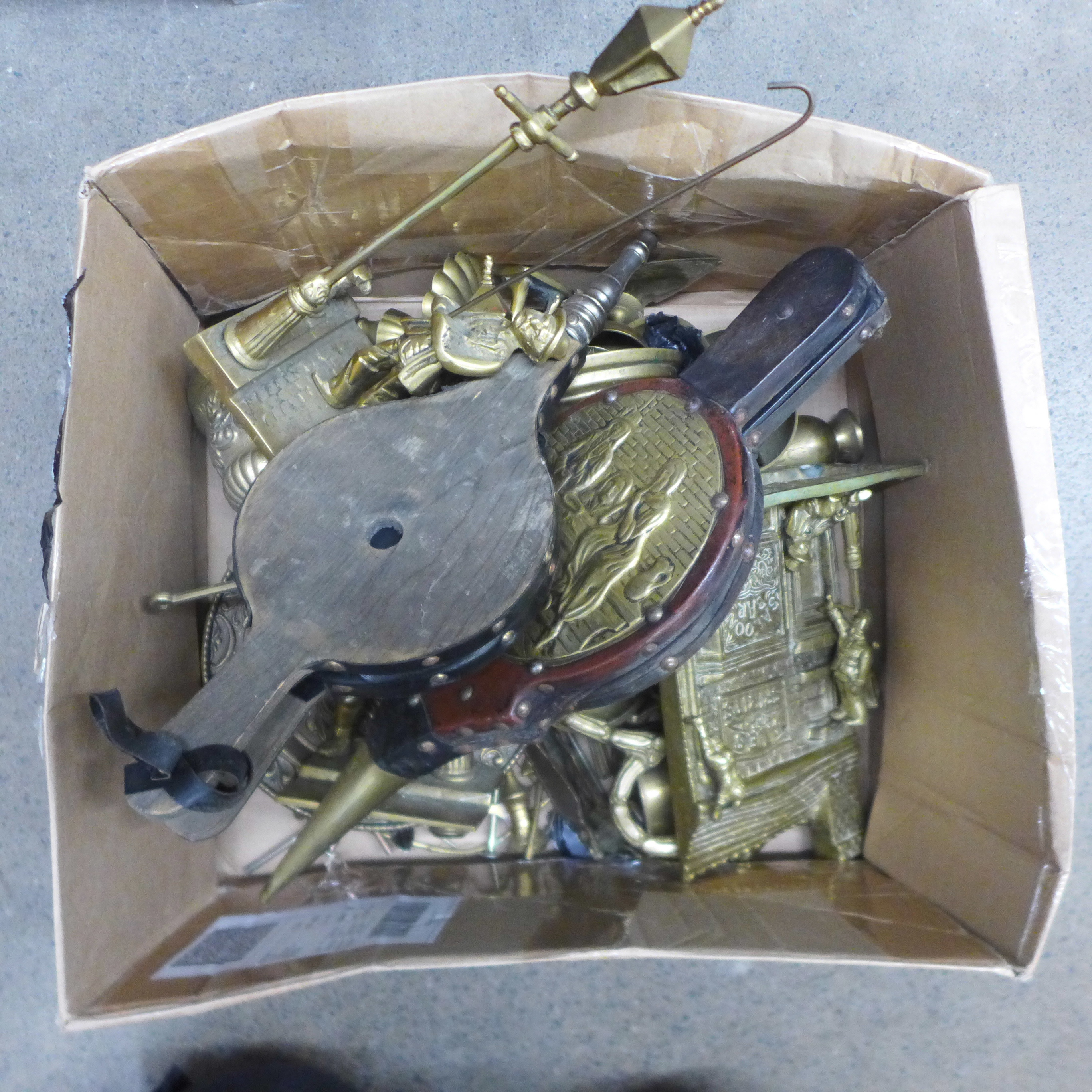 A box of mixed brass ornaments and two pairs of bellows **PLEASE NOTE THIS LOT IS NOT ELIGIBLE FOR - Image 2 of 5