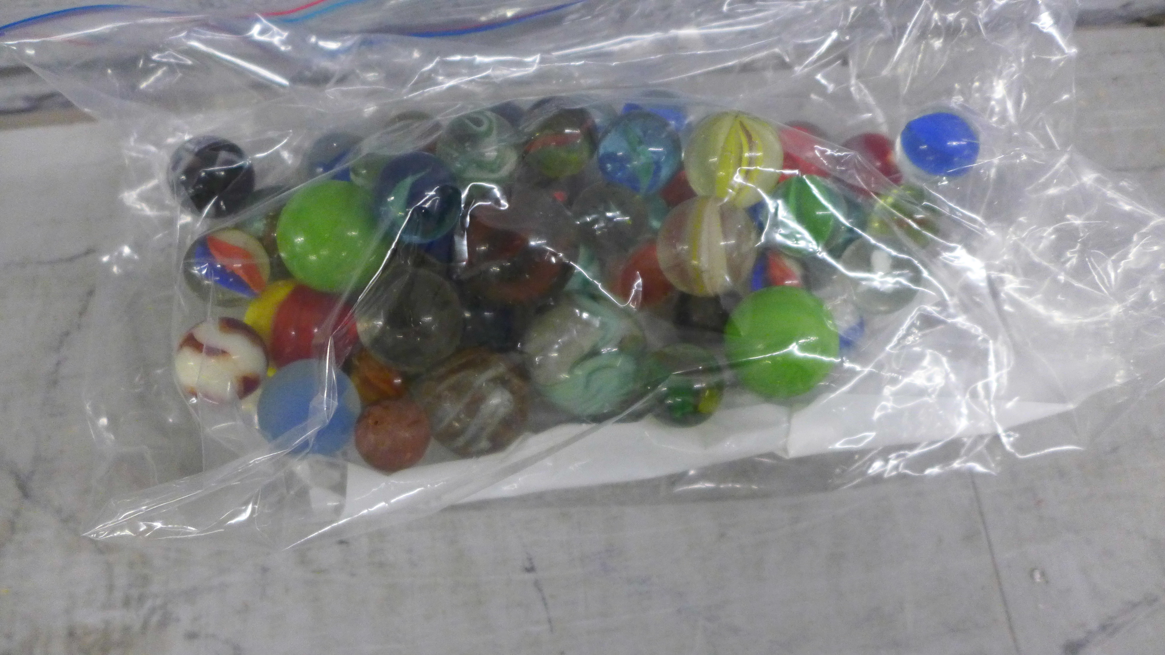 A collection of marbles and plastic toy soldiers, cowboys, Indians, etc. **PLEASE NOTE THIS LOT IS - Image 4 of 7