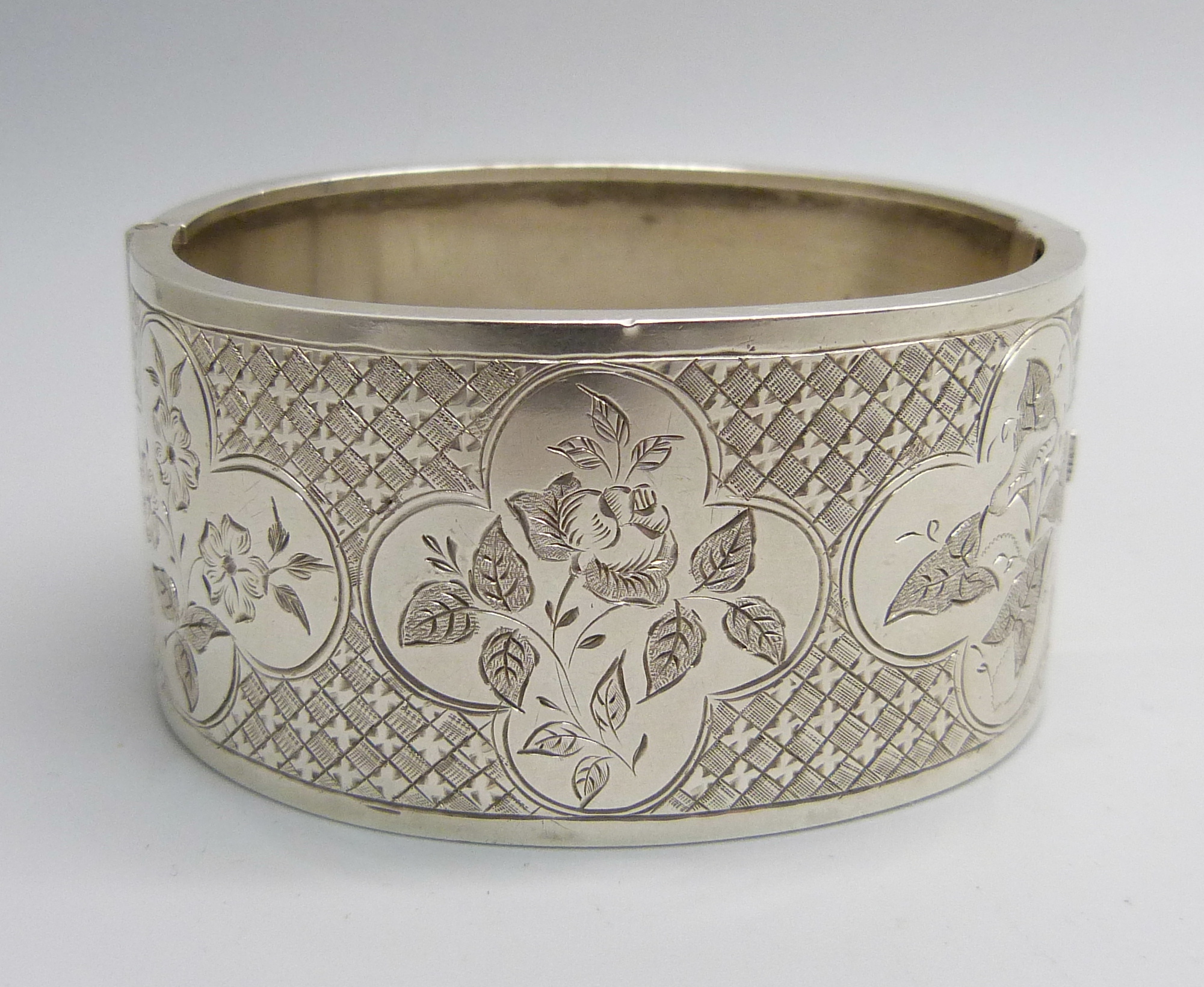 A Victorian white metal bangle, 37g, 3.1cm wide