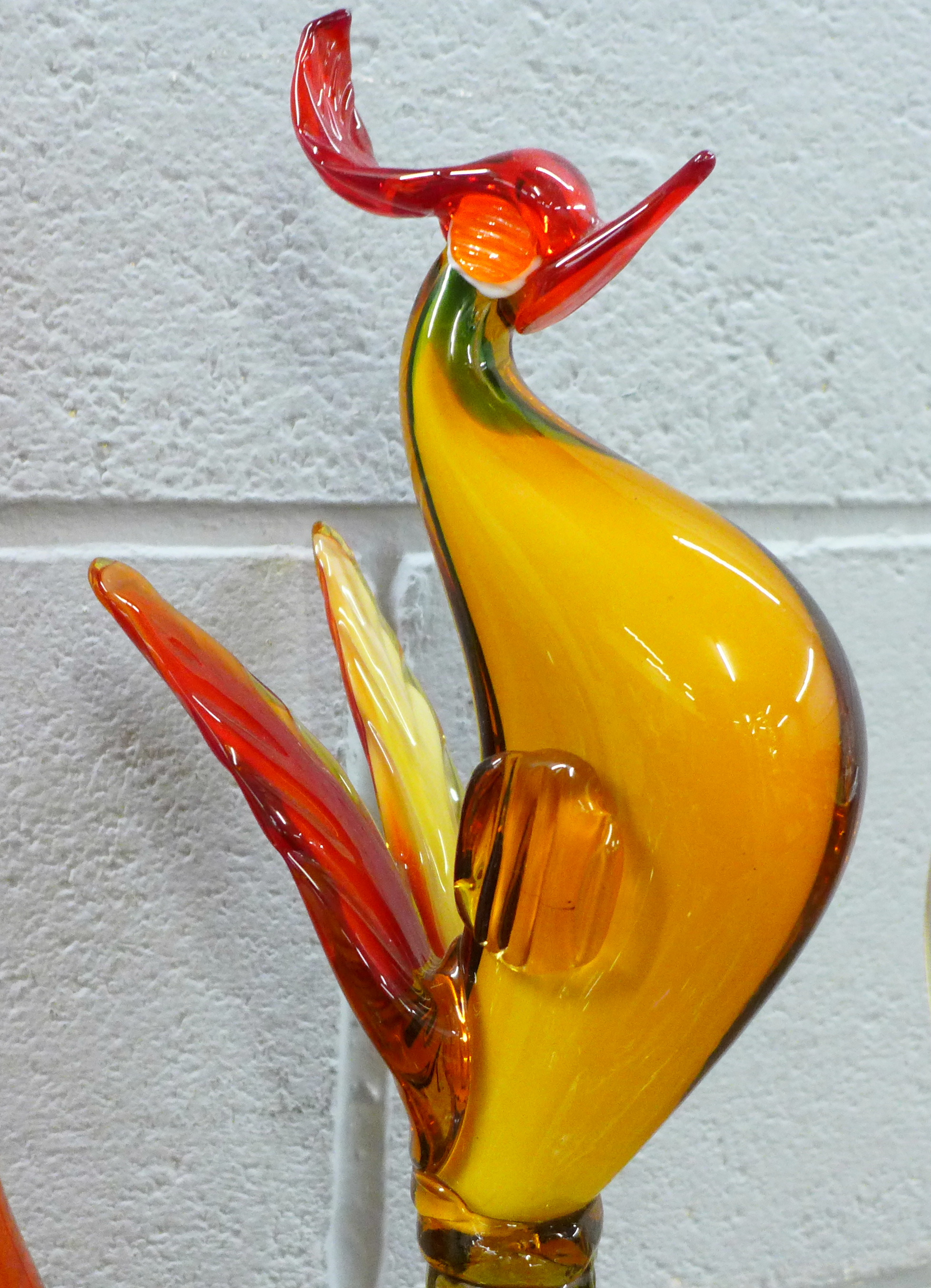 Coloured glass including Murano bird and two large model fish **PLEASE NOTE THIS LOT IS NOT ELIGIBLE - Image 4 of 5