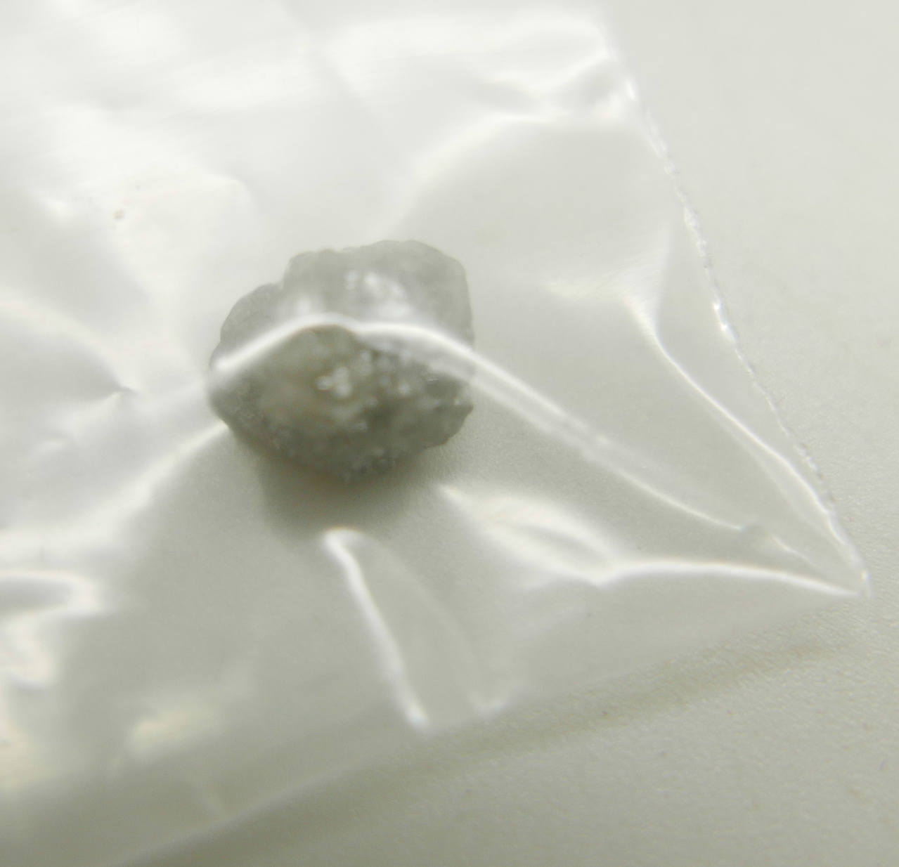A rough/uncut diamond, weight 4.09cts - Image 2 of 2