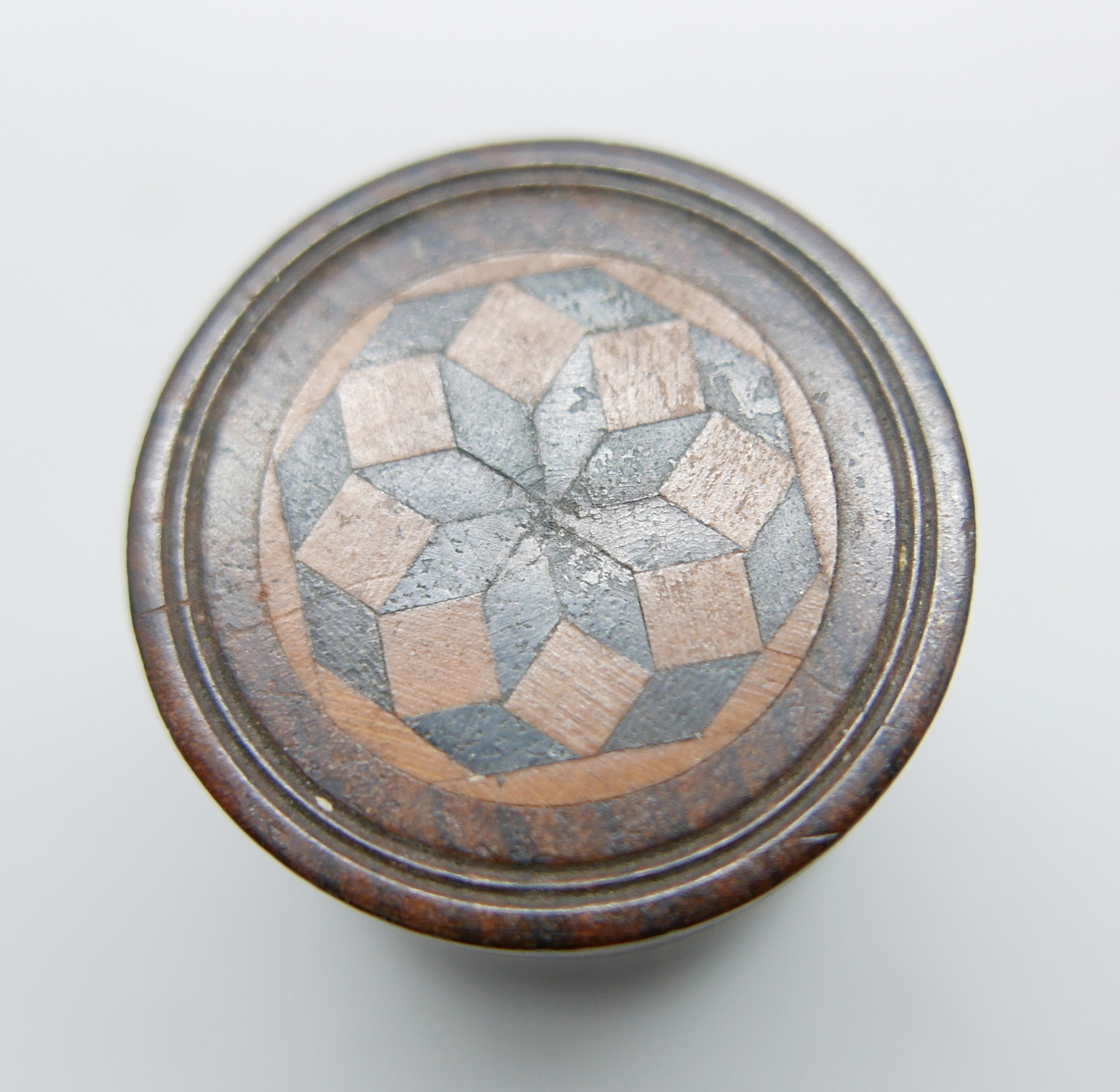 A collection of treen; three marquetry boxes and two snuff boxes including one in the form of a shoe - Image 4 of 8
