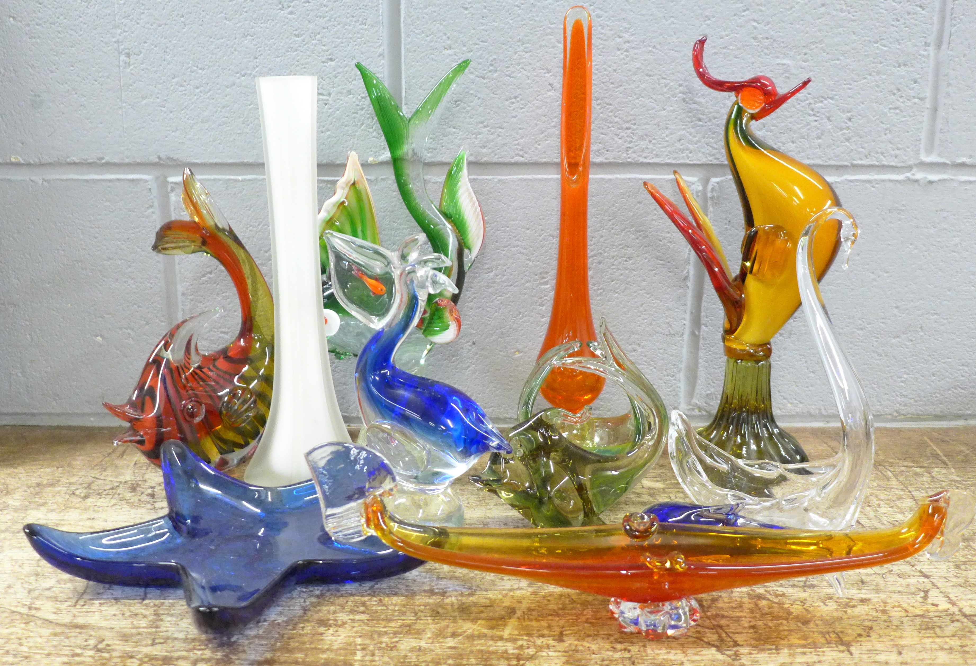 Coloured glass including Murano bird and two large model fish **PLEASE NOTE THIS LOT IS NOT ELIGIBLE