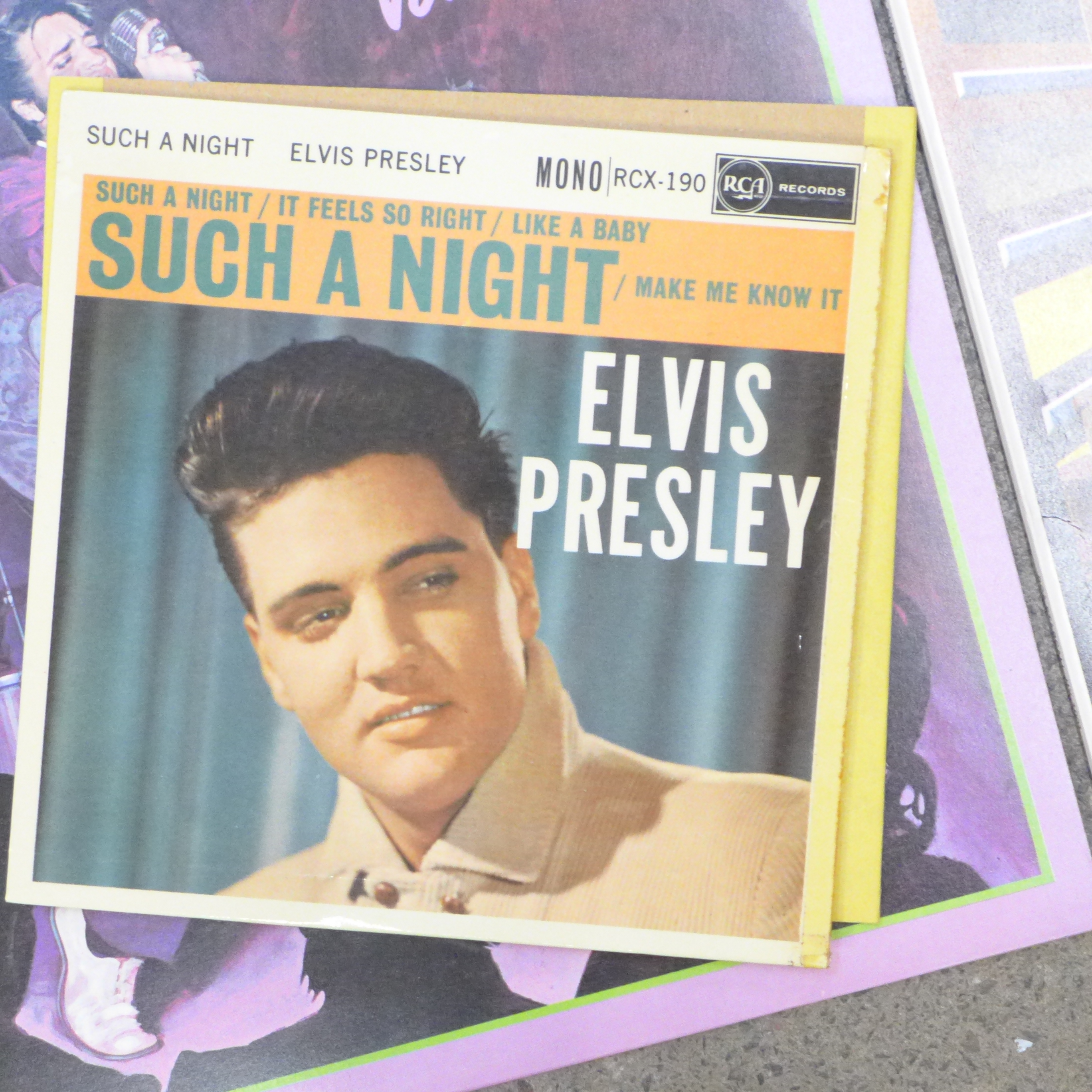 A collection of Elvis Presley LP records, 7" singles, EPs including Elvis Golden Records - Image 2 of 4