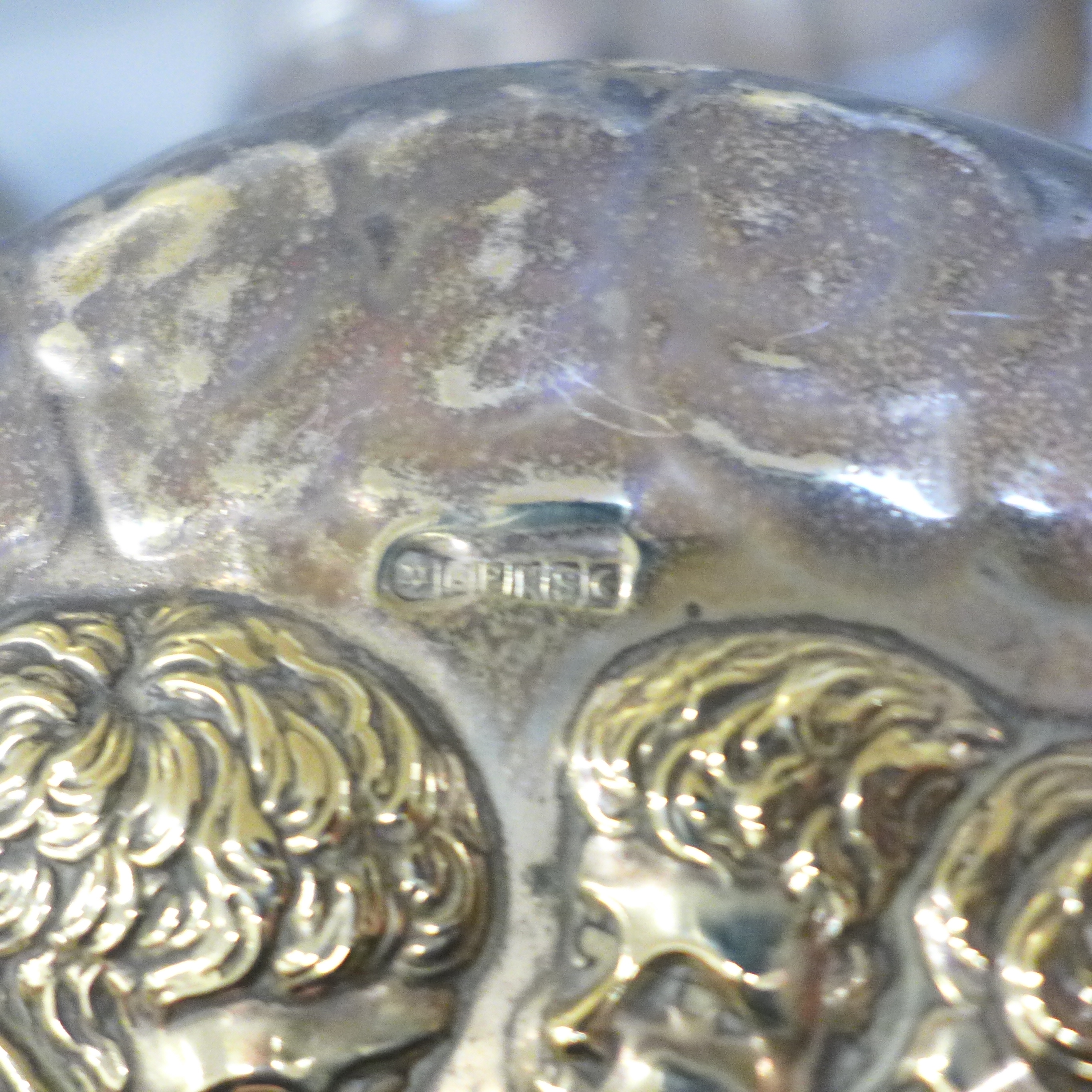 An EPNS Reynolds Angels hand mirror, a metal mounted horse's hoof and a silver plated cruet set on - Image 7 of 7