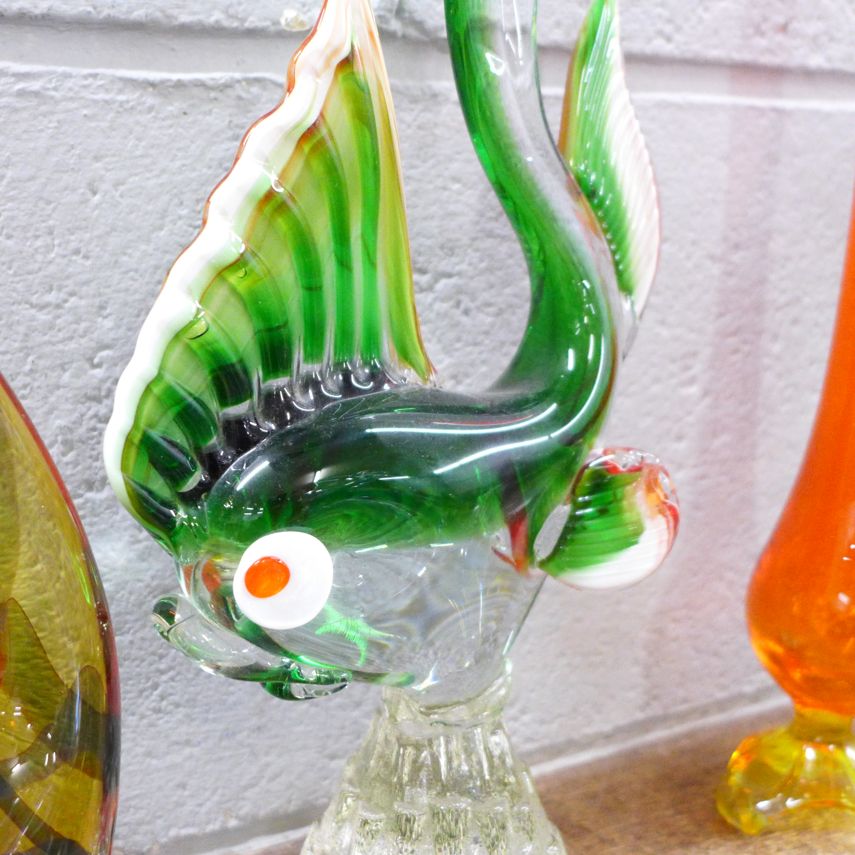 Coloured glass including Murano bird and two large model fish **PLEASE NOTE THIS LOT IS NOT ELIGIBLE - Image 3 of 5