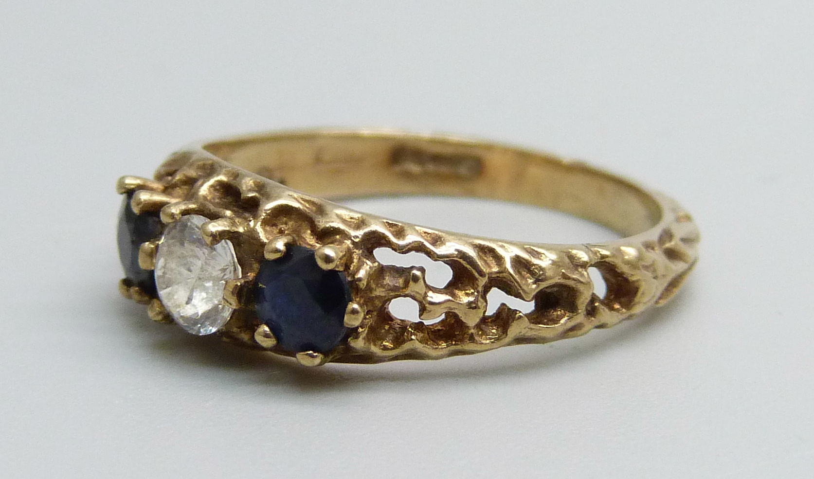A 9ct gold, sapphire and cubic zirconia ring, 2.7g, O - Image 2 of 3
