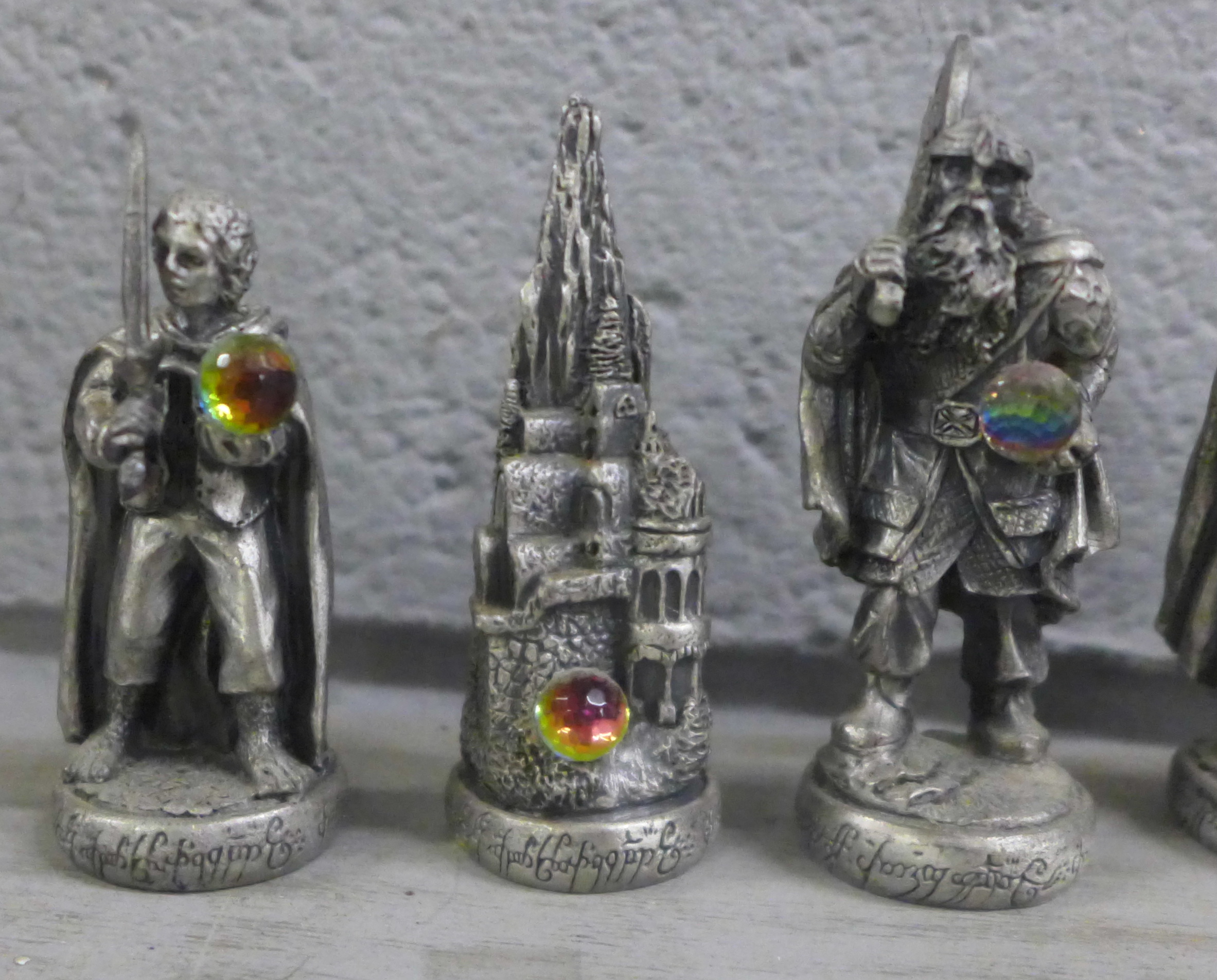 A Lord of The Rings pewter chess et by Tudor Mint, complete with glass board and pieces, in - Image 11 of 15