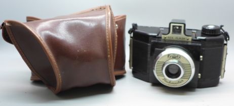 A vintage Coronet 66 Flashmaster Rexflash camera with original case