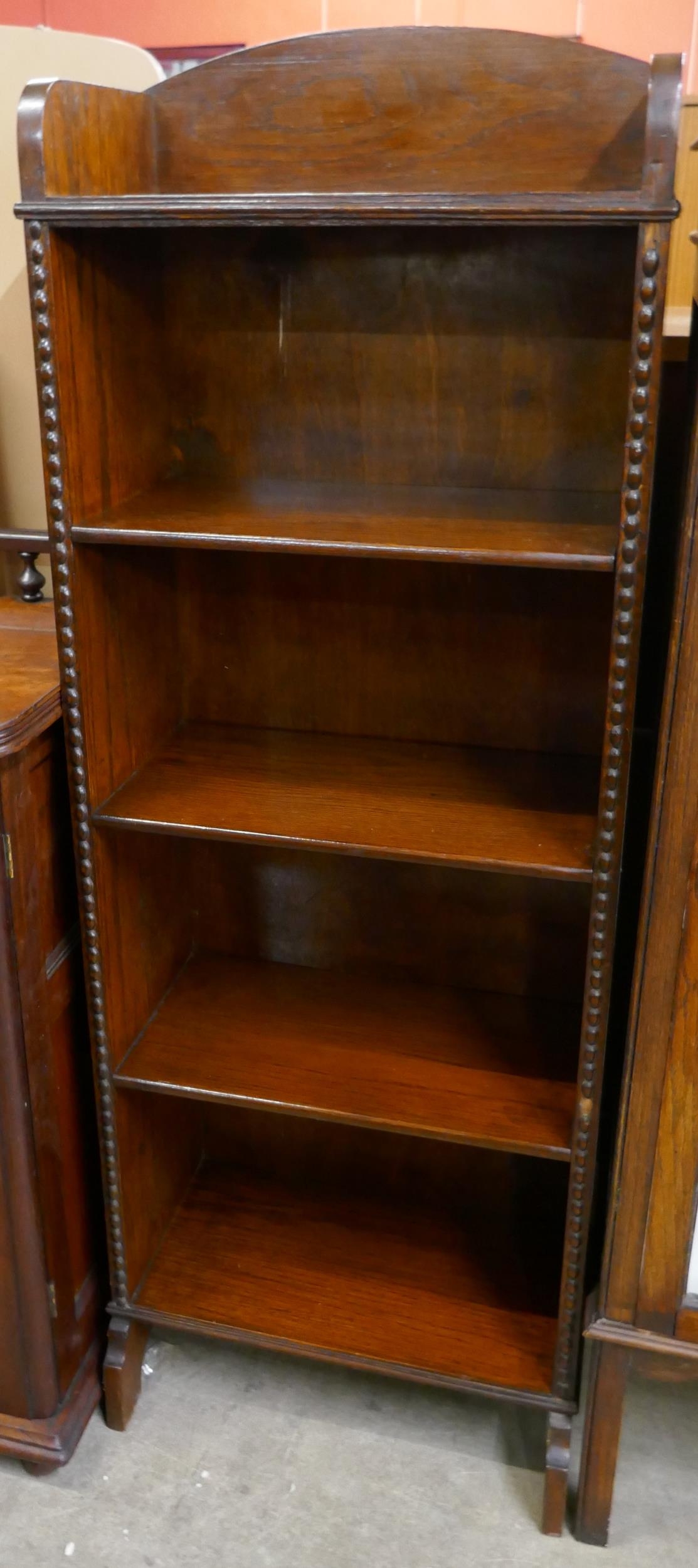 An early 20th Century oak open bookcase - Image 3 of 3