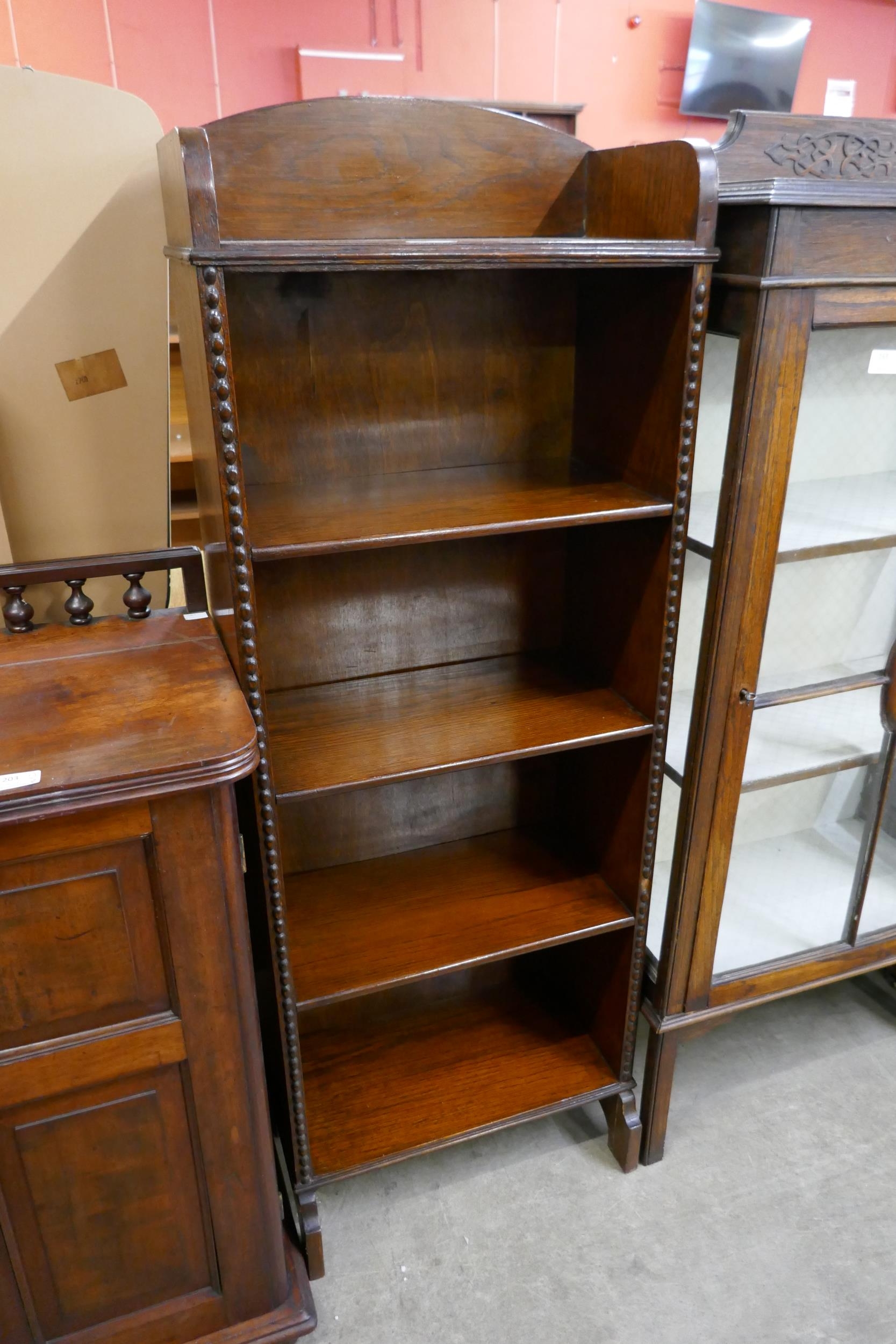 An early 20th Century oak open bookcase - Image 2 of 3
