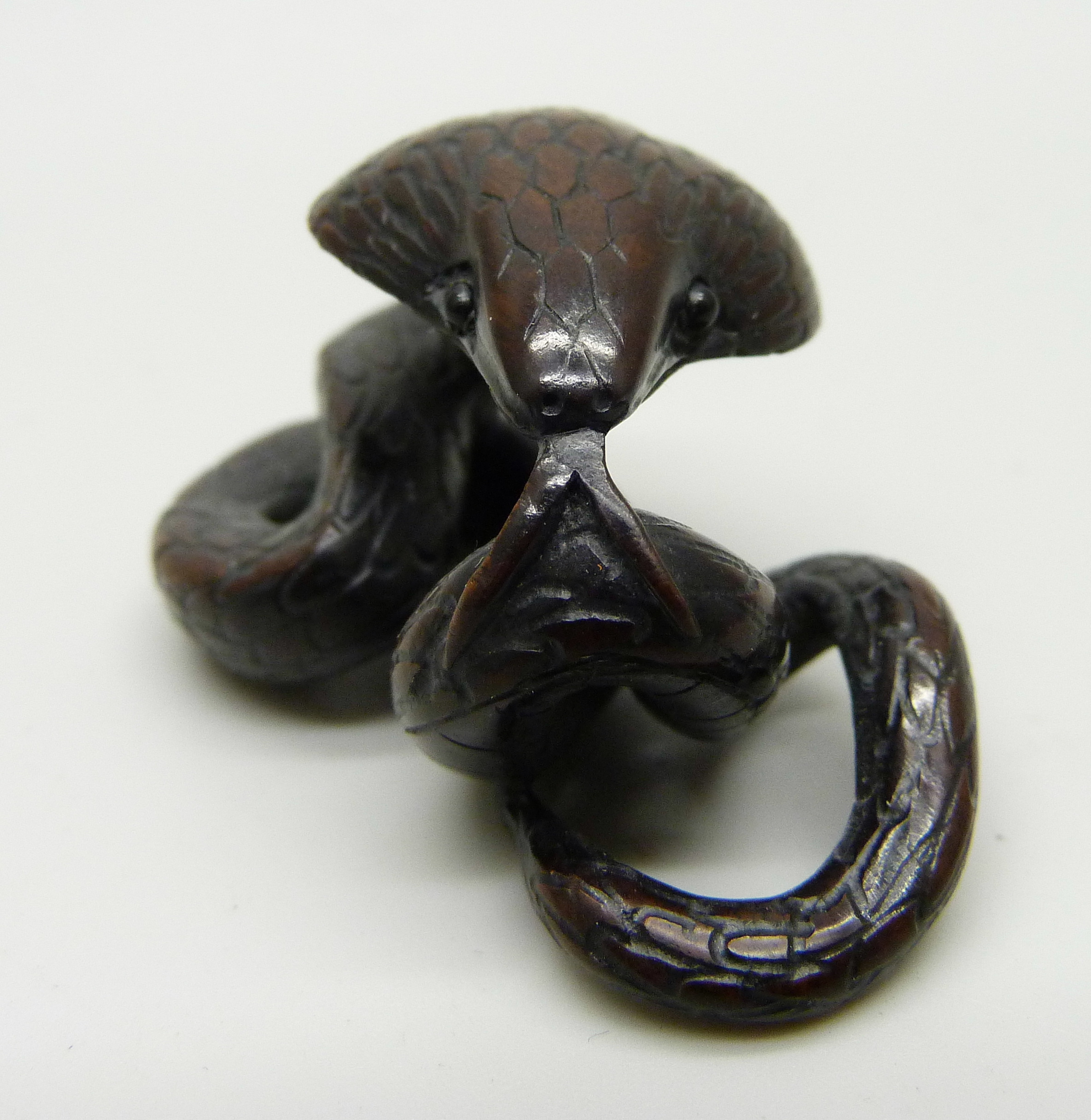 A snake netsuke, signed to base, 4.8cm long - Image 2 of 4