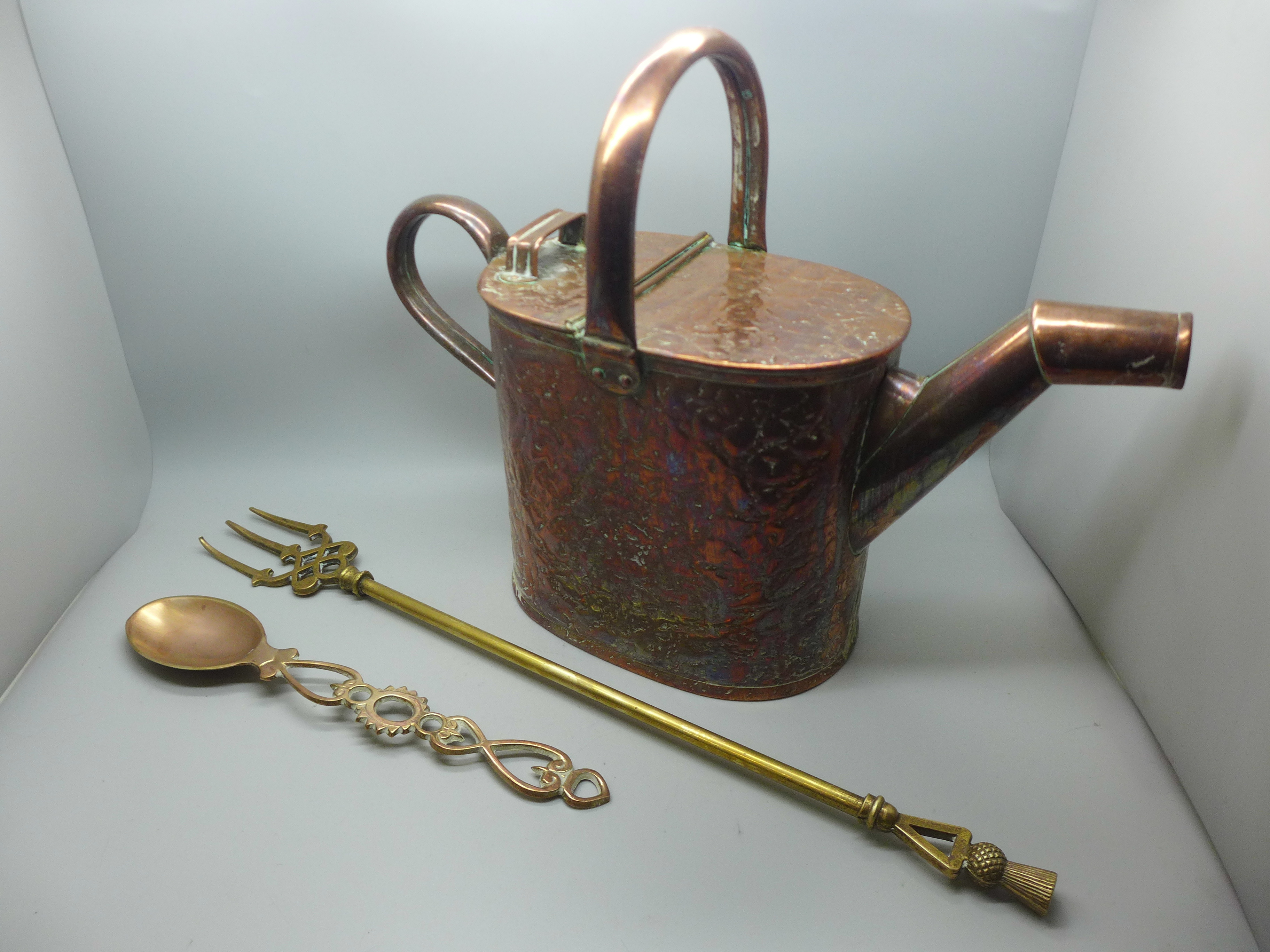 Two boxes of mixed copper; kettles, bellows, jelly mould, etc. - Image 4 of 6