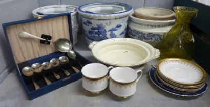 A Chinese blue and white planter, a pair of planters and other mixed china **PLEASE NOTE THIS LOT IS