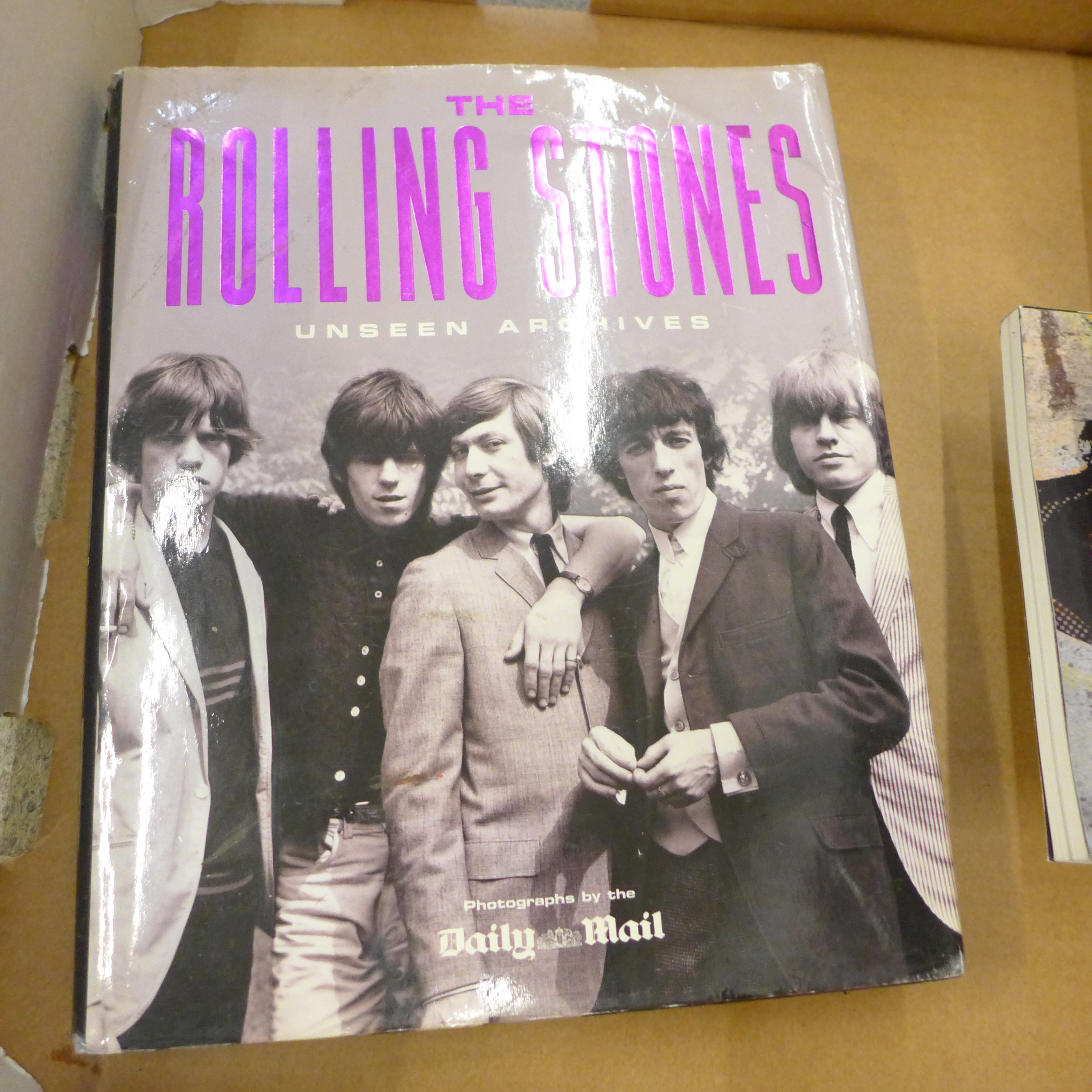 A box of Rolling Stones books and DVDs and a 'Get Yer Ya-Ya's Out' CD and DVD box set - Bild 2 aus 4