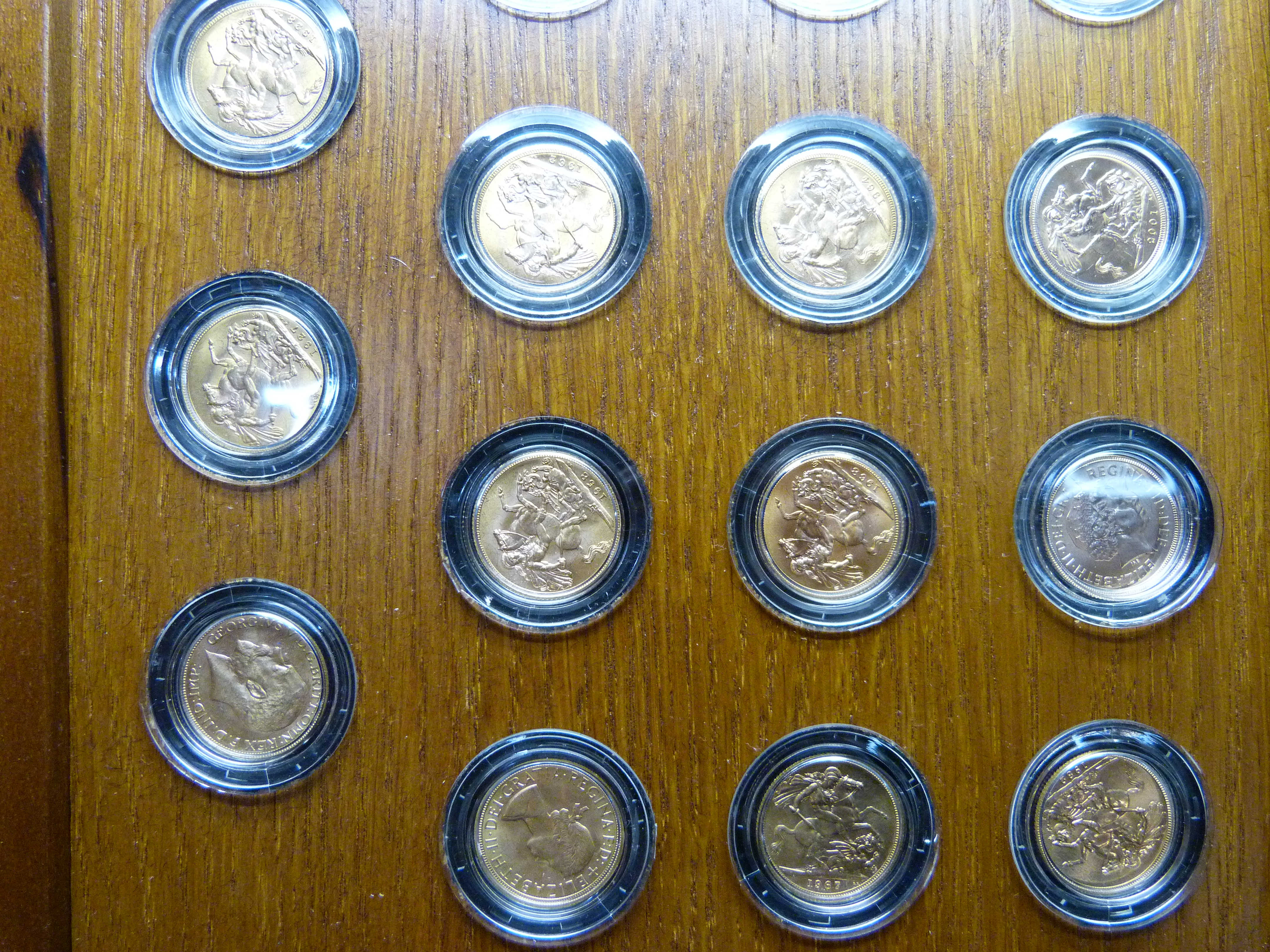 A set of thirty-one full sovereign gold coins, Elizabeth II Eightieth Birthday Sovereign - Image 5 of 11