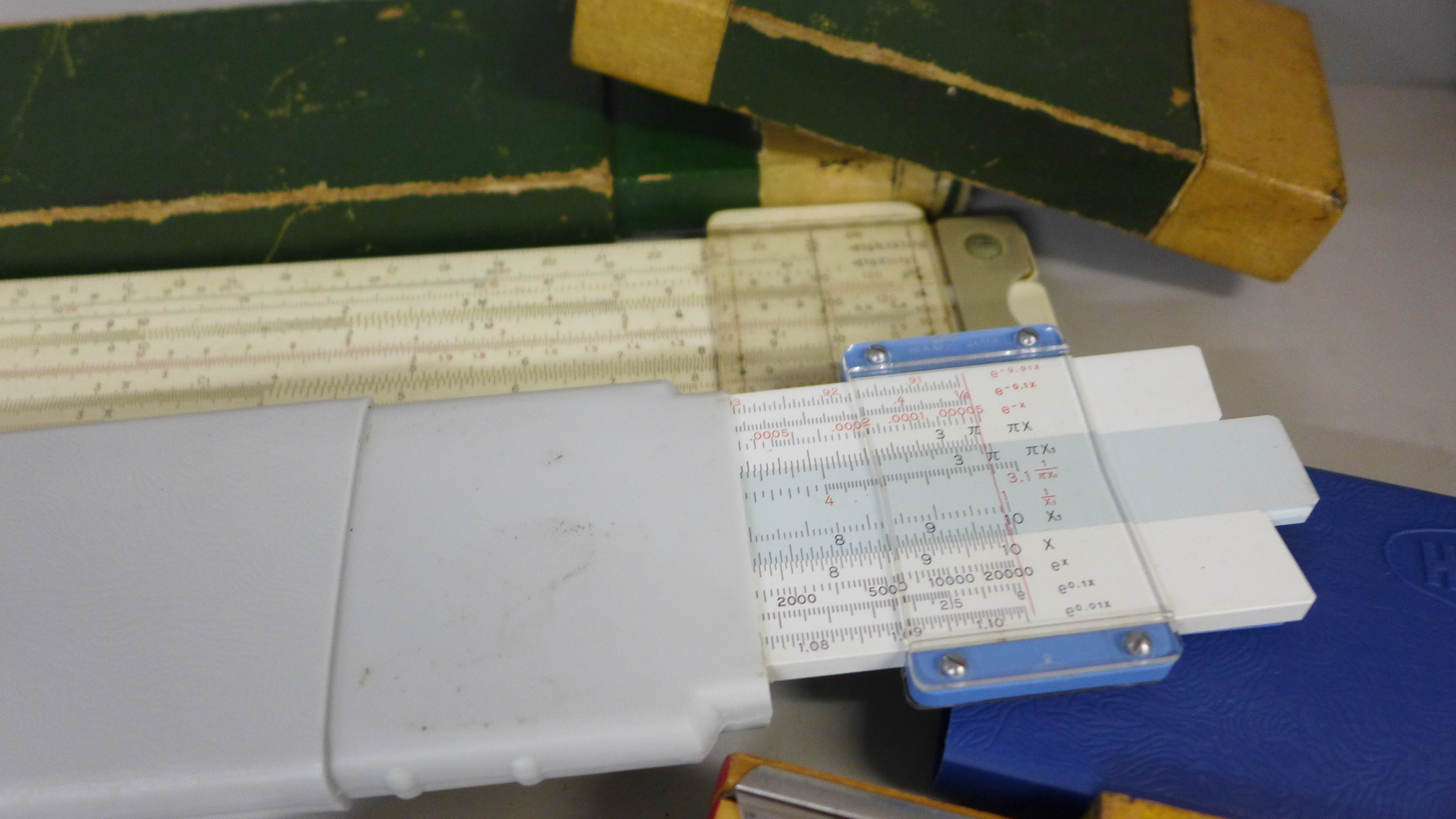 A Lee Guinness technical drawing set, slide rules and rulers, etc. - Bild 2 aus 4