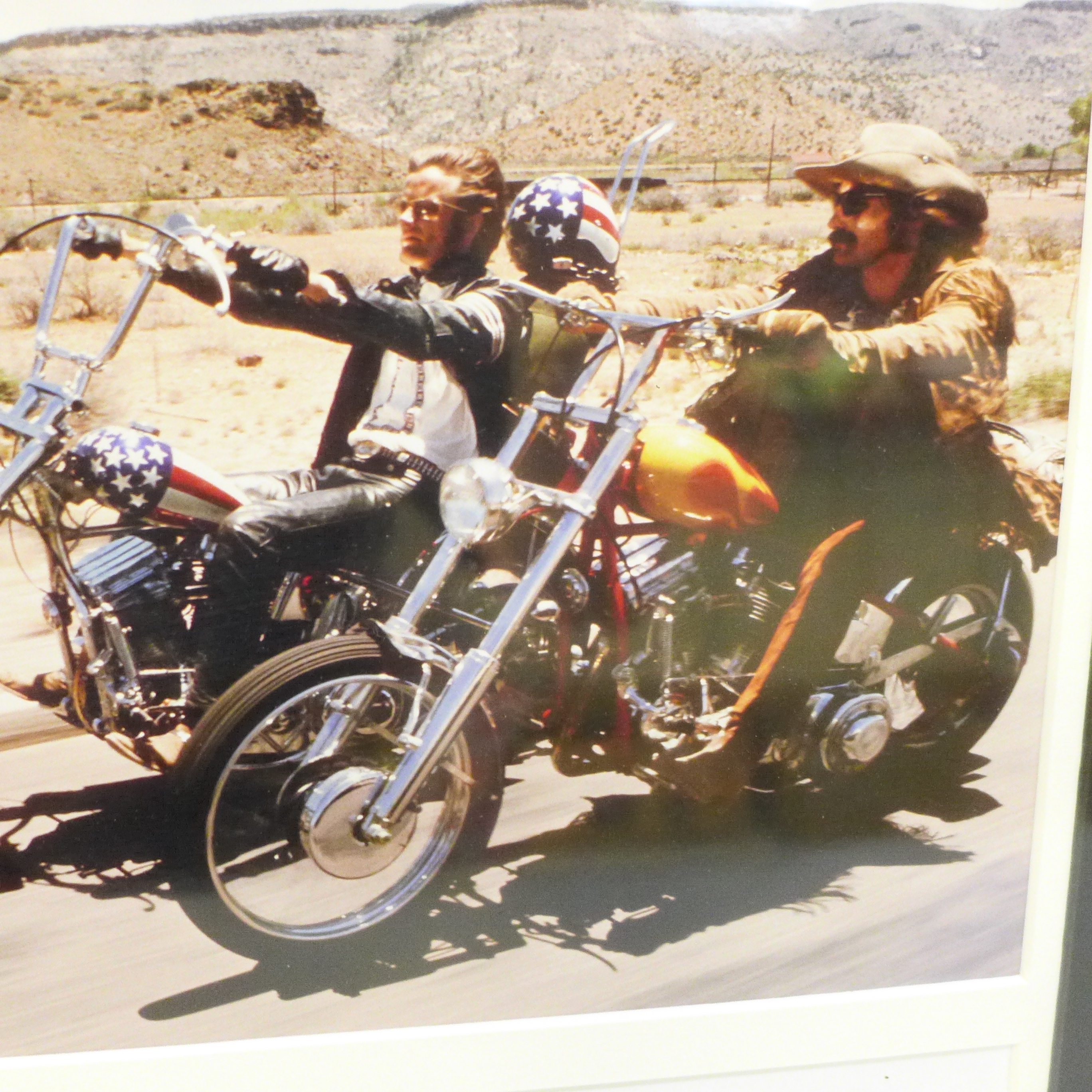 A Peter Fonda and Dennis Hopper, Easy Rider, autographs and photograph display with Rutland - Bild 2 aus 4