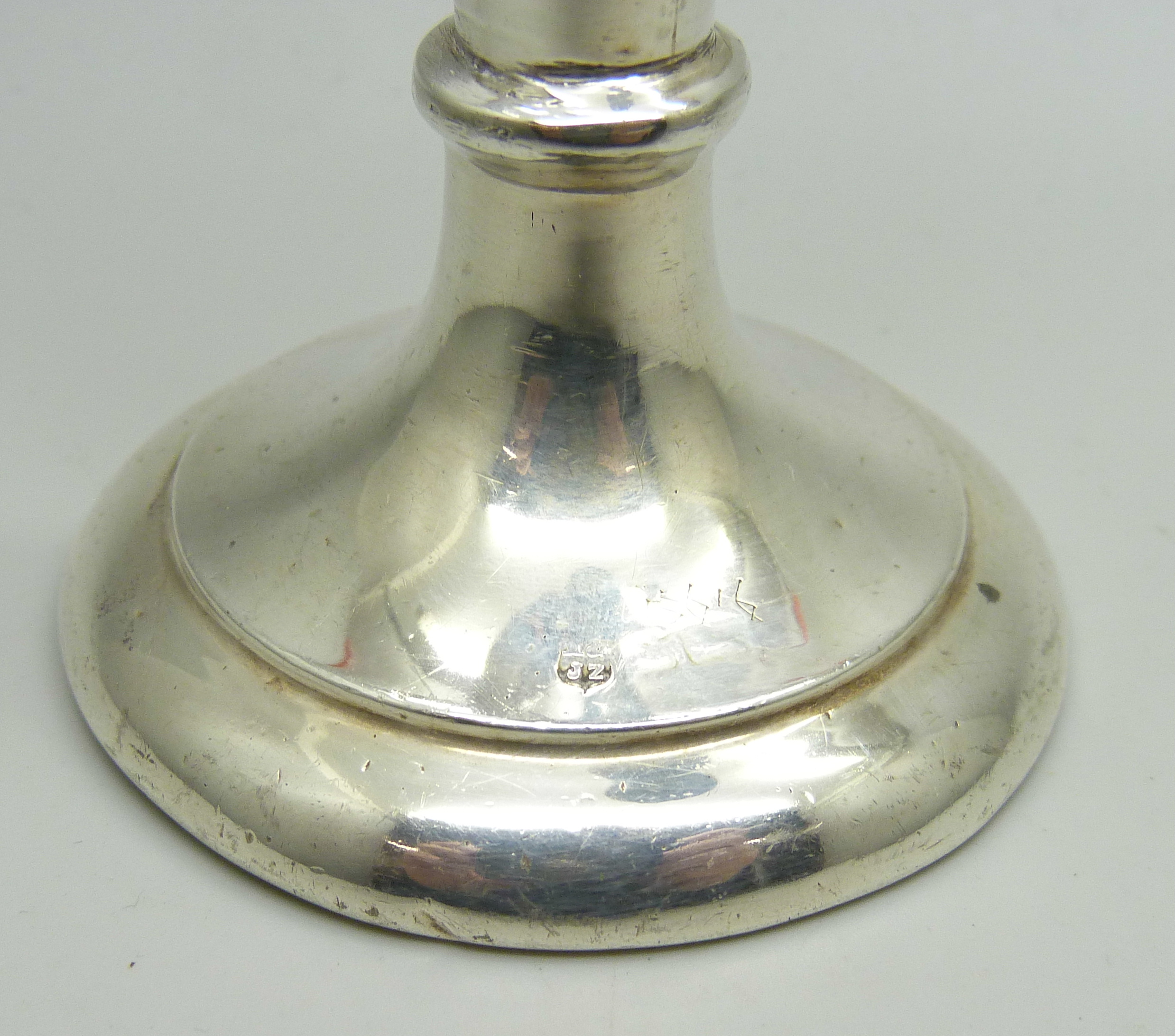 A silver posy vase, 17.6cm tall, 148g (weighted base) - Image 2 of 4