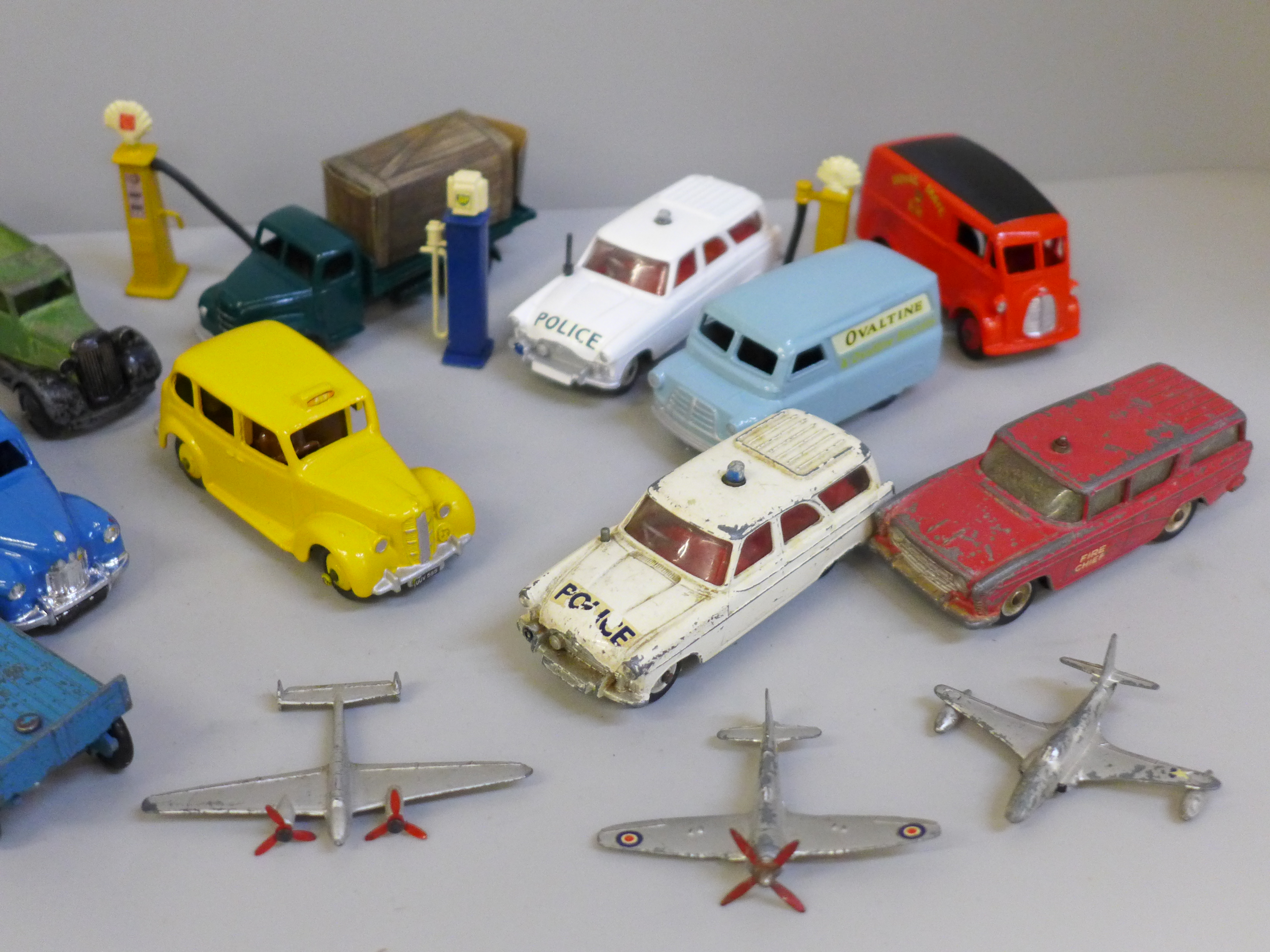 A collection of Dinky and Corgi Toys die-cast model vehicles, some modern, some playworn - Image 3 of 5