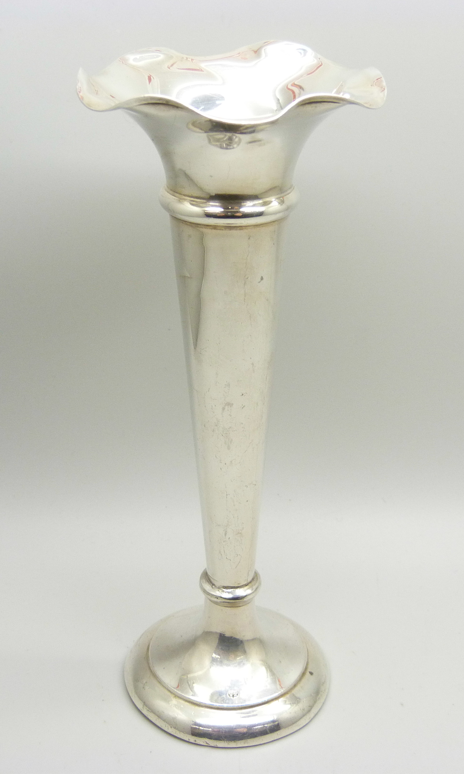 A silver posy vase, 17.6cm tall, 148g (weighted base)