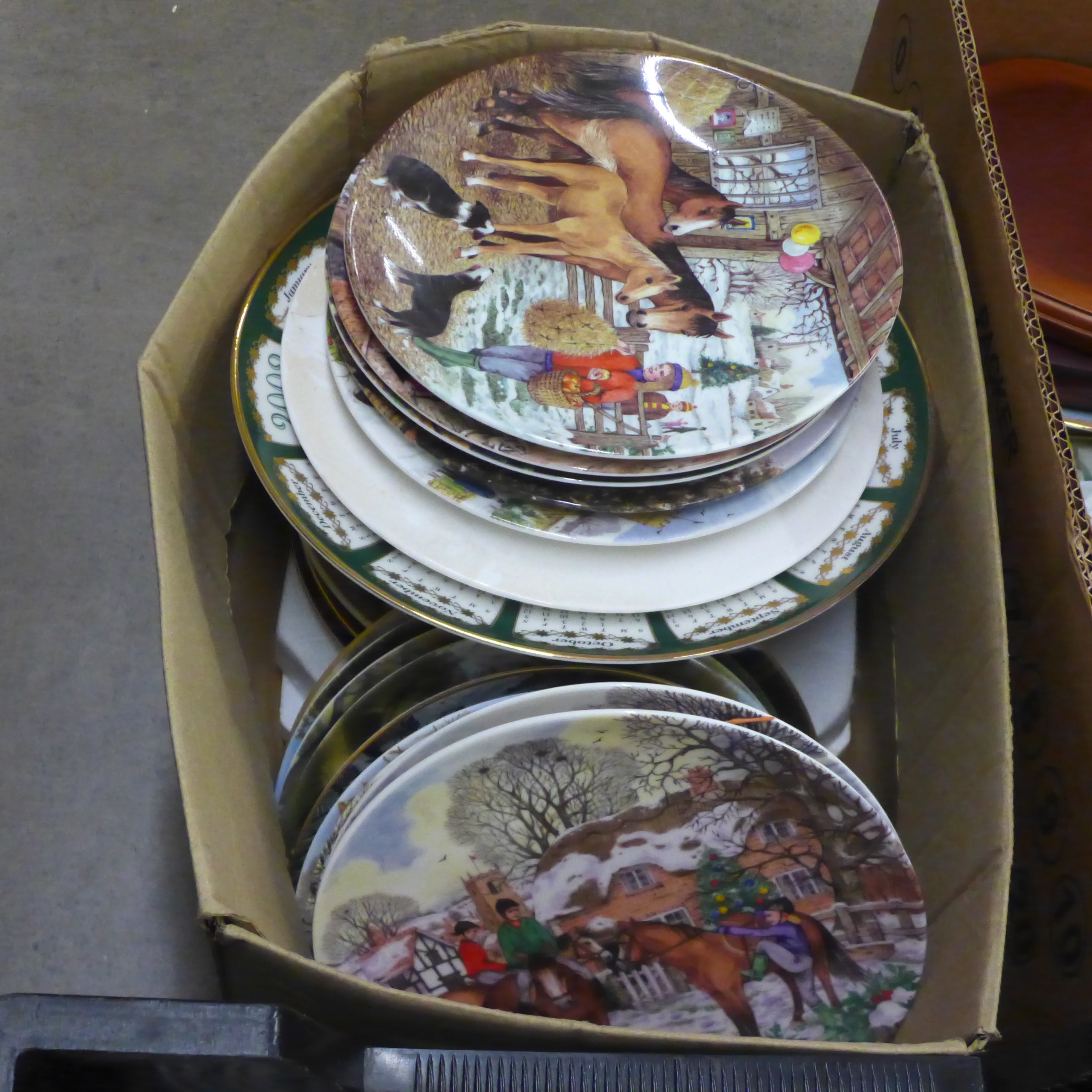 Five boxed of mixed collectors plates, some with boxes **PLEASE NOTE THIS LOT IS NOT ELIGIBLE FOR - Image 4 of 5