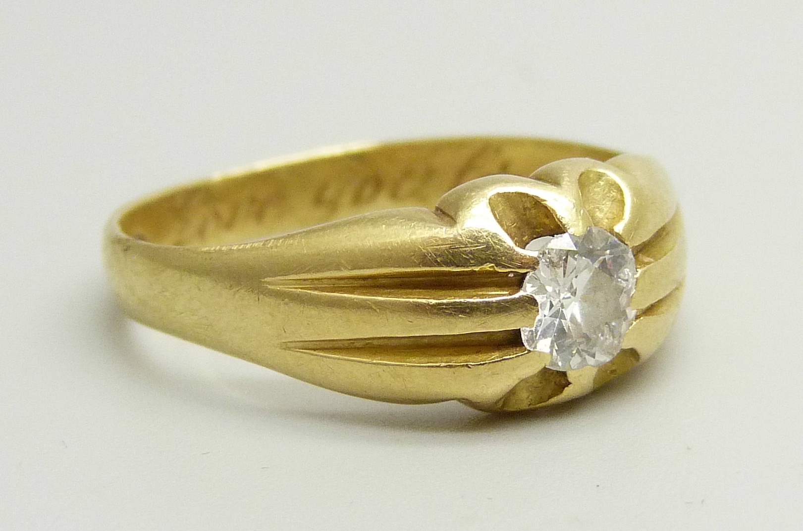 An 18ct gold diamond solitaire ring, 4.7g, Q - Bild 3 aus 5