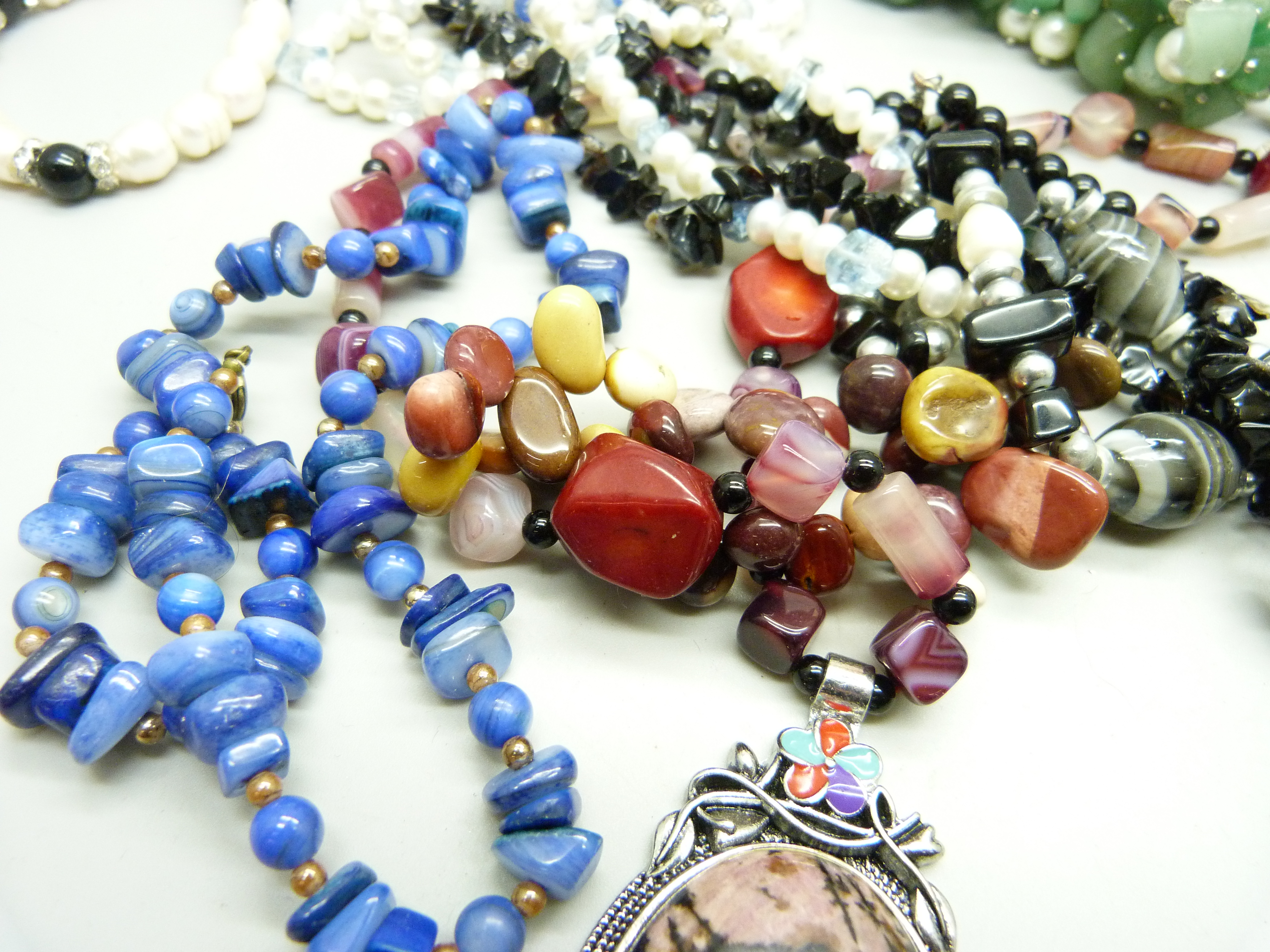 Four gemstone bracelets and five necklaces - Bild 2 aus 5