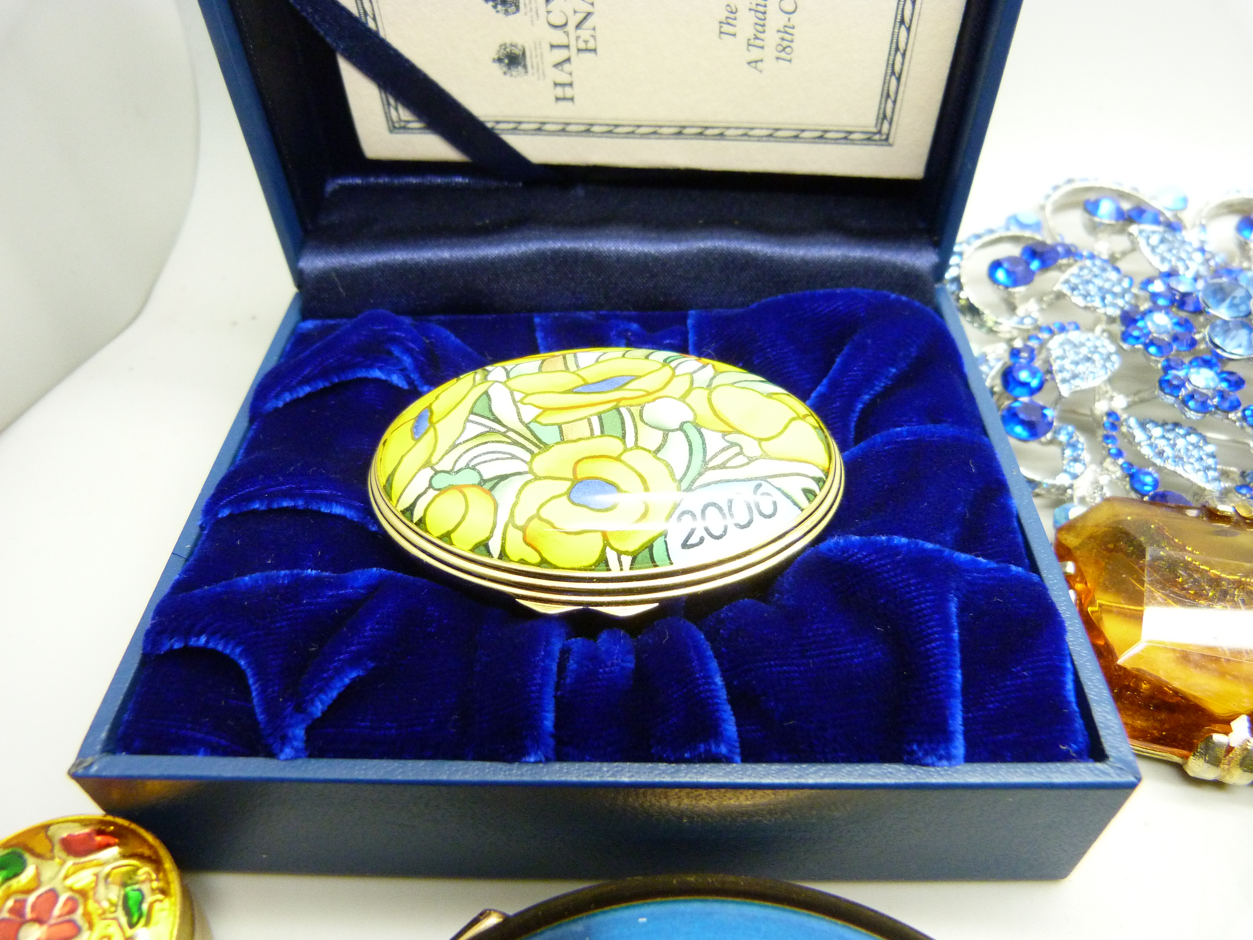 A Halcyon Days enamelled trinket box, a Stratton compact and a collection of brooches, bracelets and - Image 2 of 6