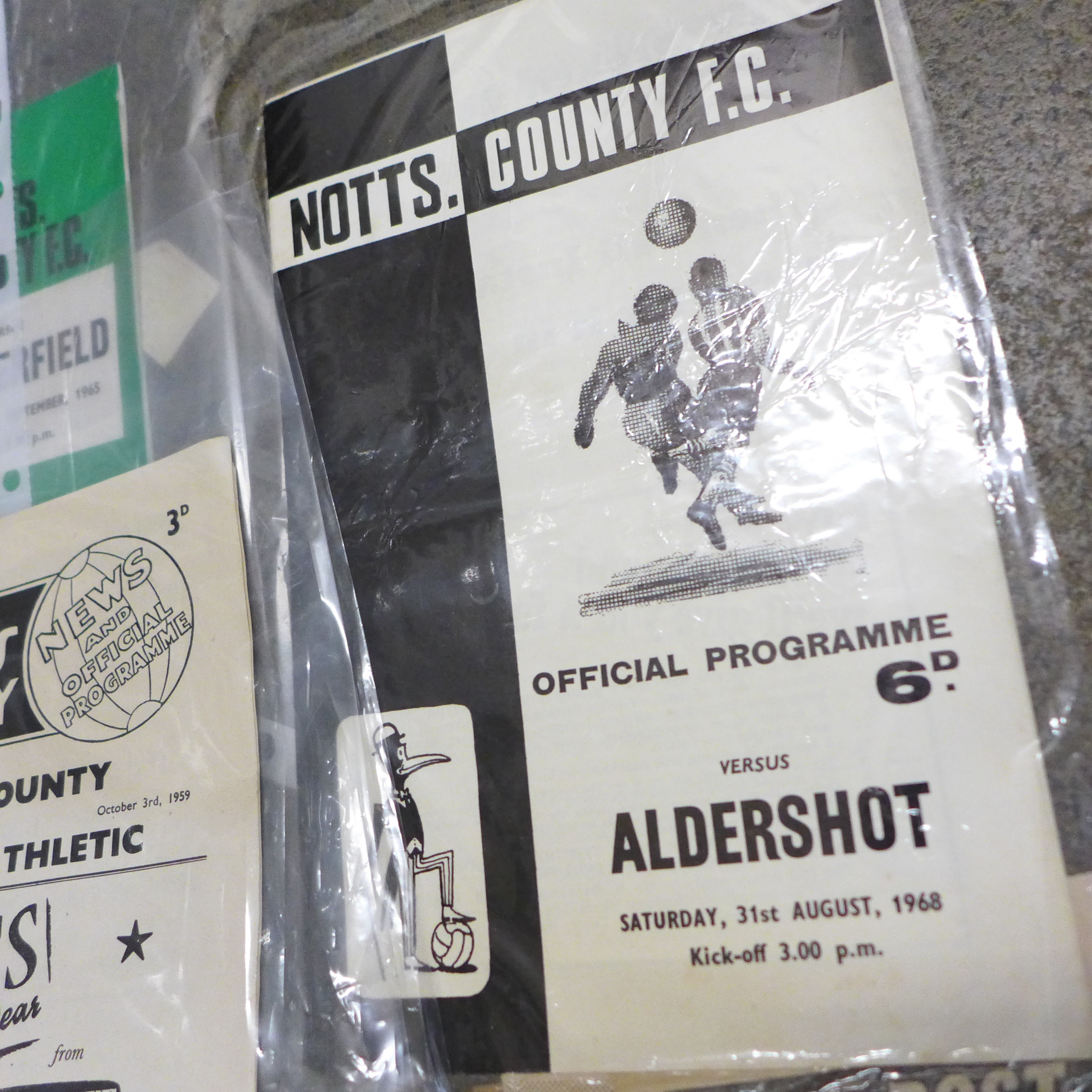 A collection of Notts County FC ephemera including newspaper cuttings, a Tommy Lawton annual and a - Image 5 of 5