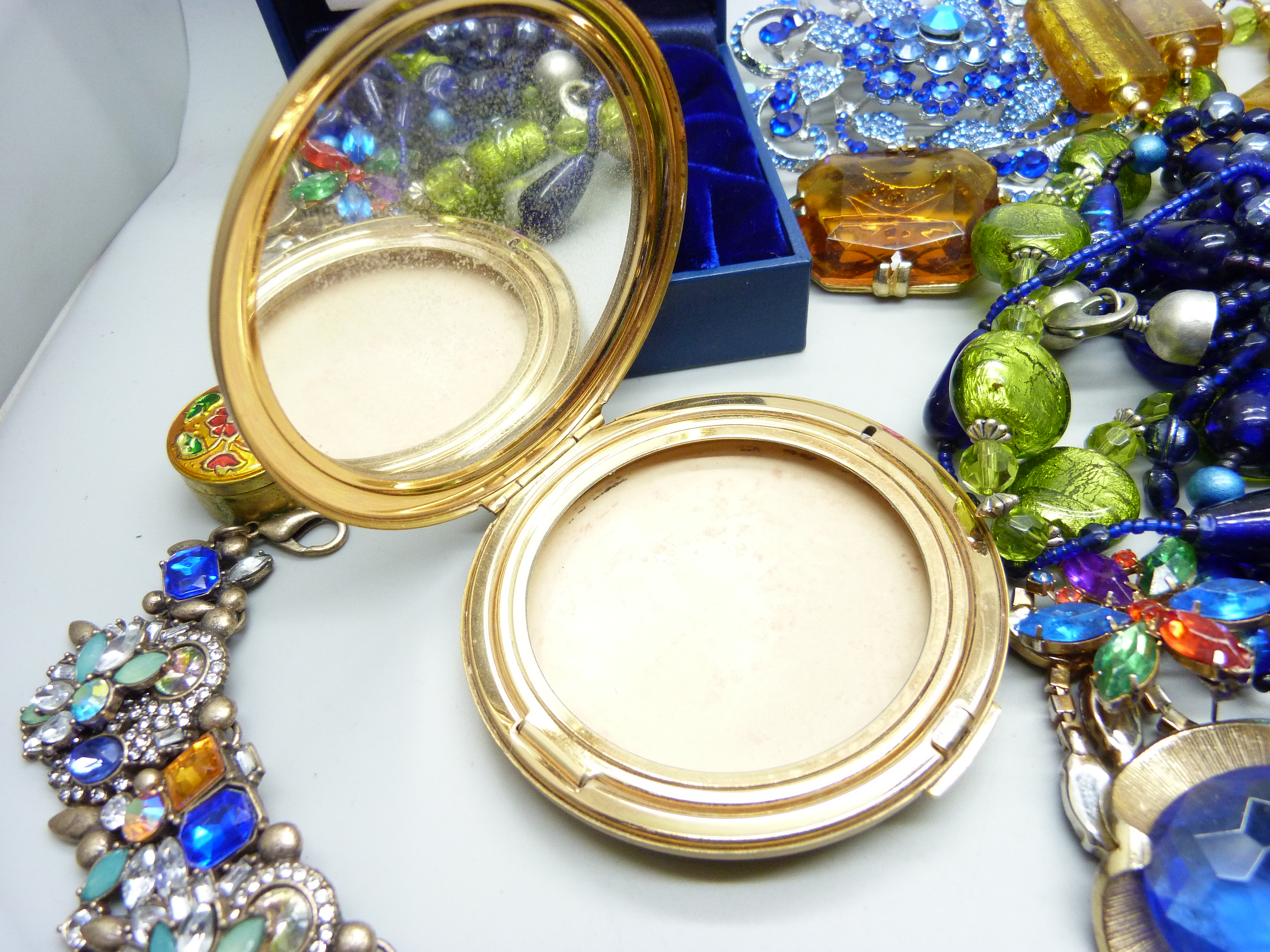 A Halcyon Days enamelled trinket box, a Stratton compact and a collection of brooches, bracelets and - Image 3 of 6
