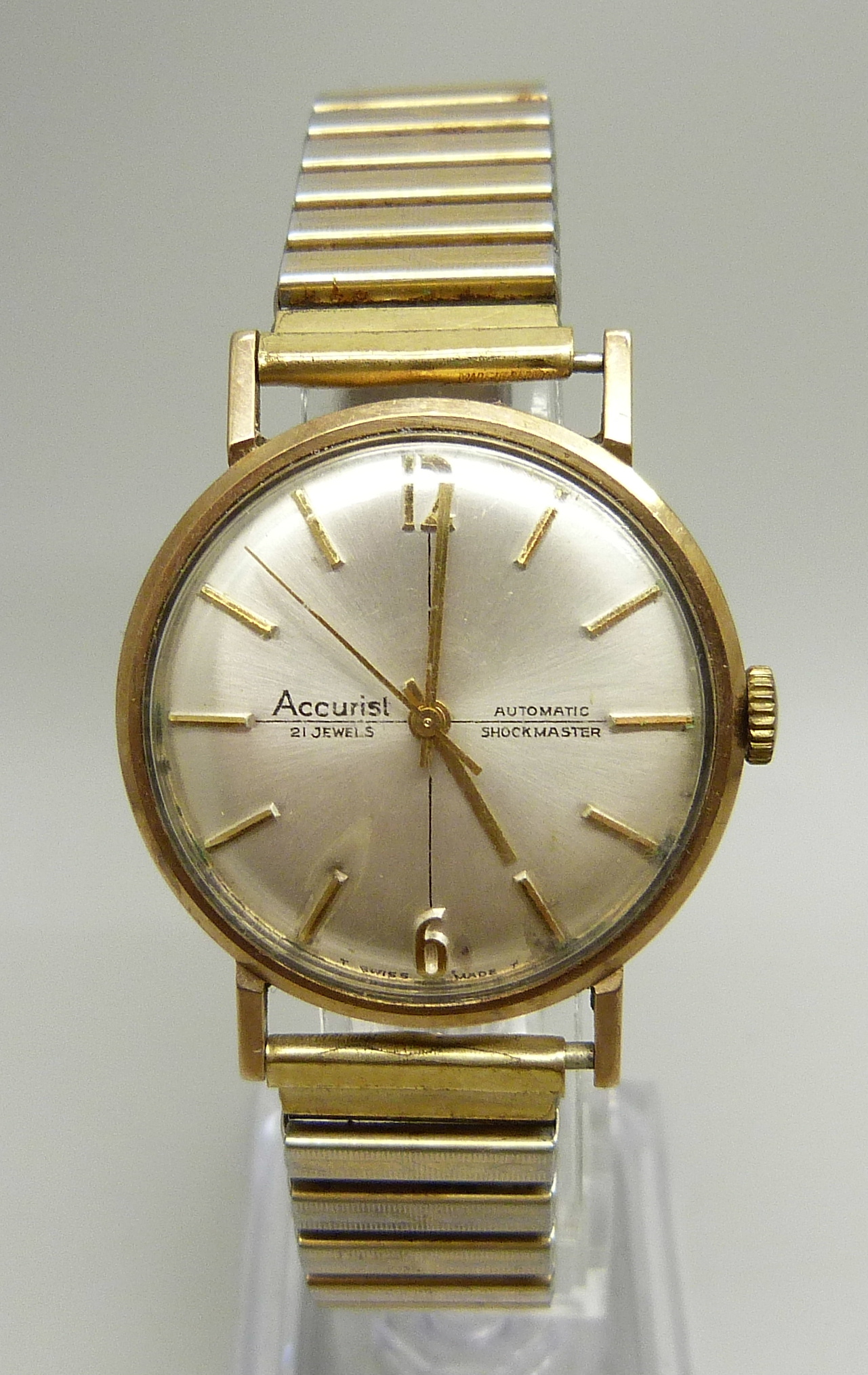 A 9ct gold cased Accurist Automatic wristwatch, 33mm case including crown