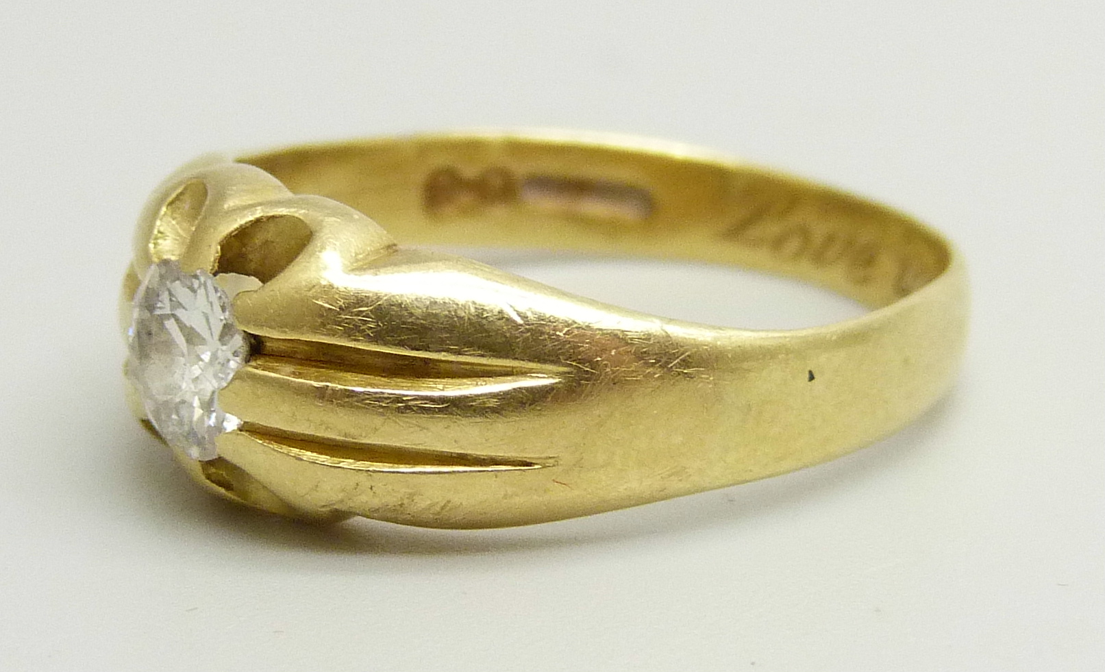 An 18ct gold diamond solitaire ring, 4.7g, Q - Bild 2 aus 5