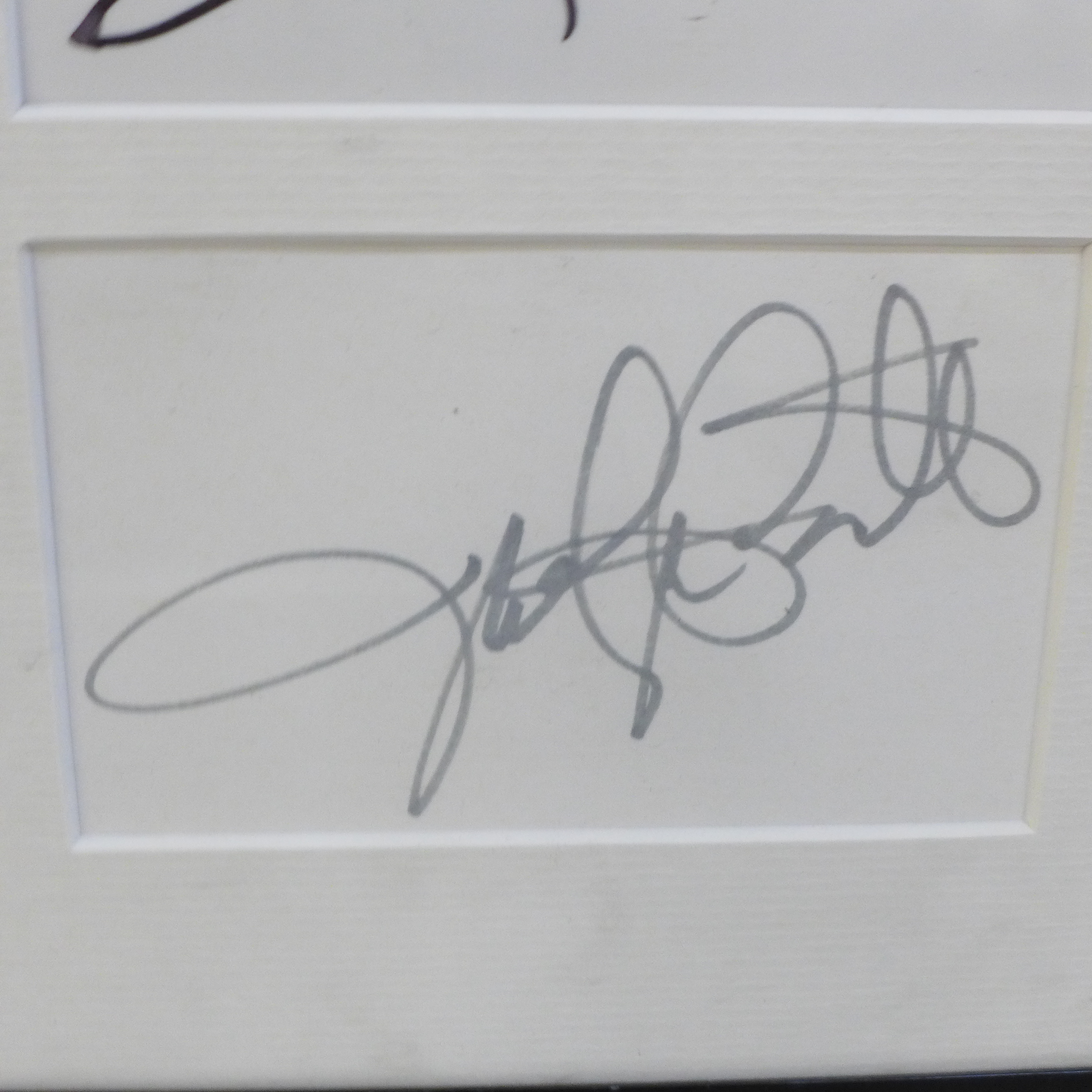 Charlie's Angels; a Farah Fawcett-Majors, Kate Jackson and Jaclyn Smith autograph display Rutland - Bild 3 aus 4