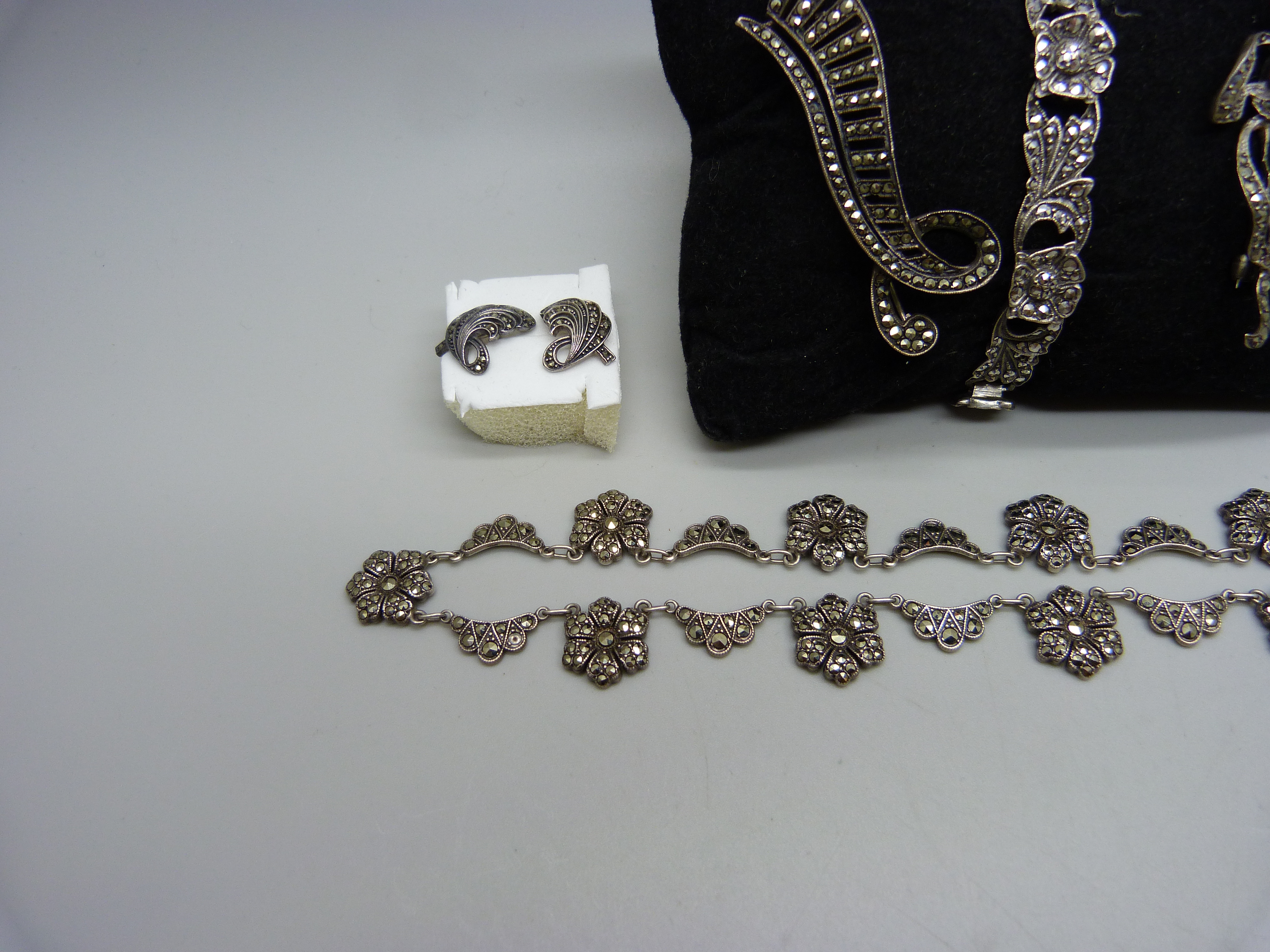 A collection of silver and marcasite jewellery; a necklace (missing one stone), a .800 ring, two - Image 3 of 4