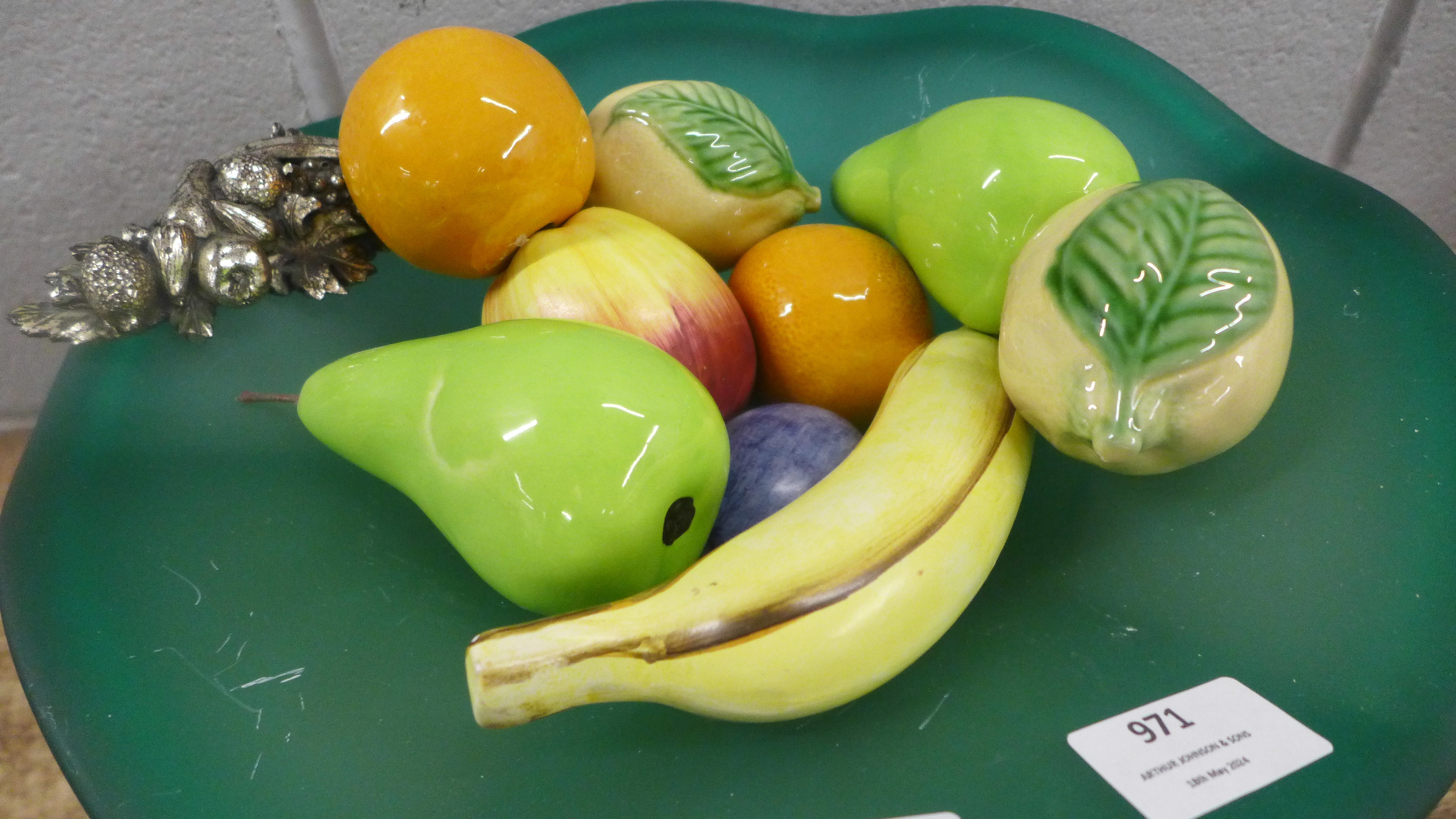 A fruit bowl containing ceramic models of fruit **PLEASE NOTE THIS LOT IS NOT ELIGIBLE FOR IN- - Image 2 of 2