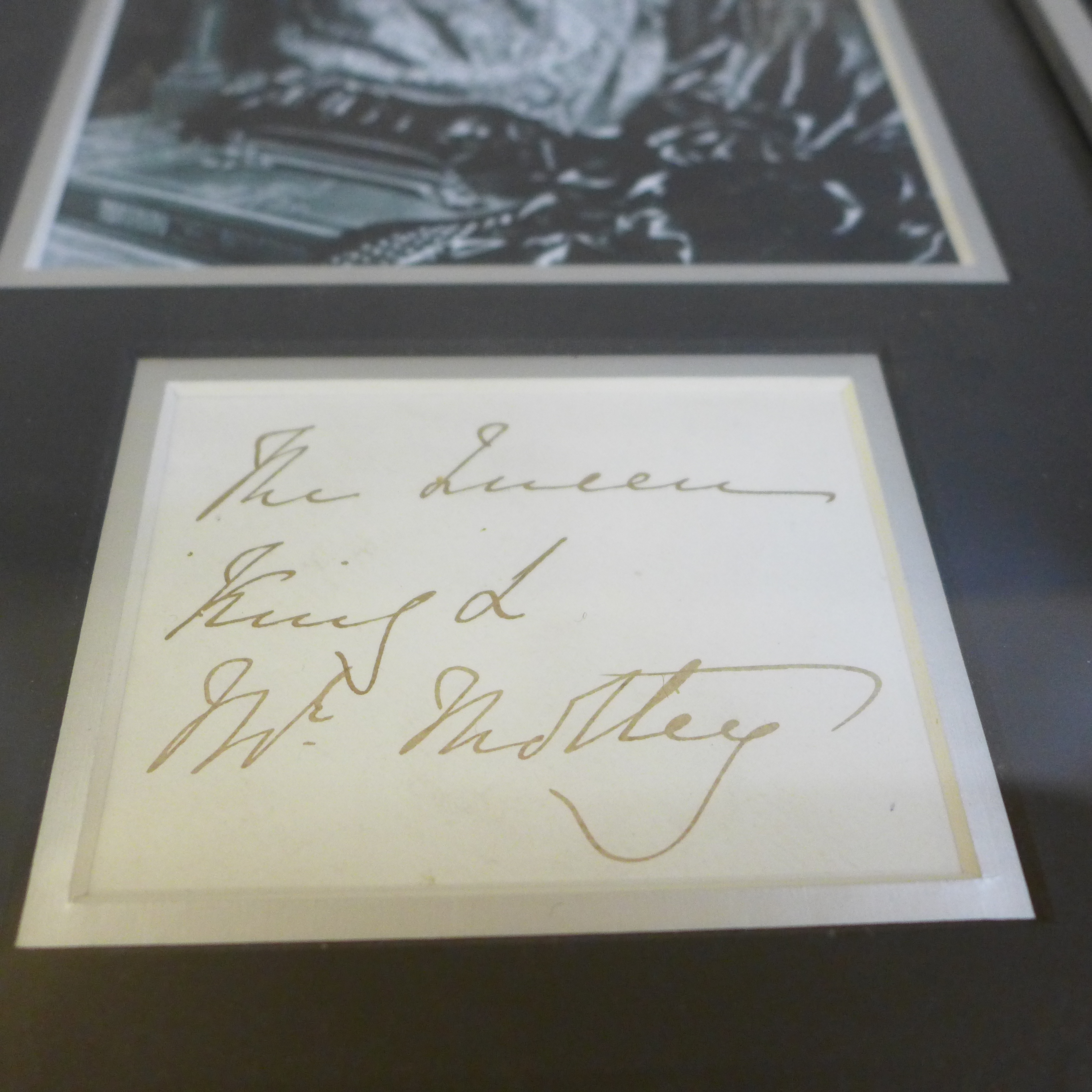 A Queen Victoria autograph and photograph display with A Sign of the Times AFTAL registered C.O.A. - Bild 2 aus 4