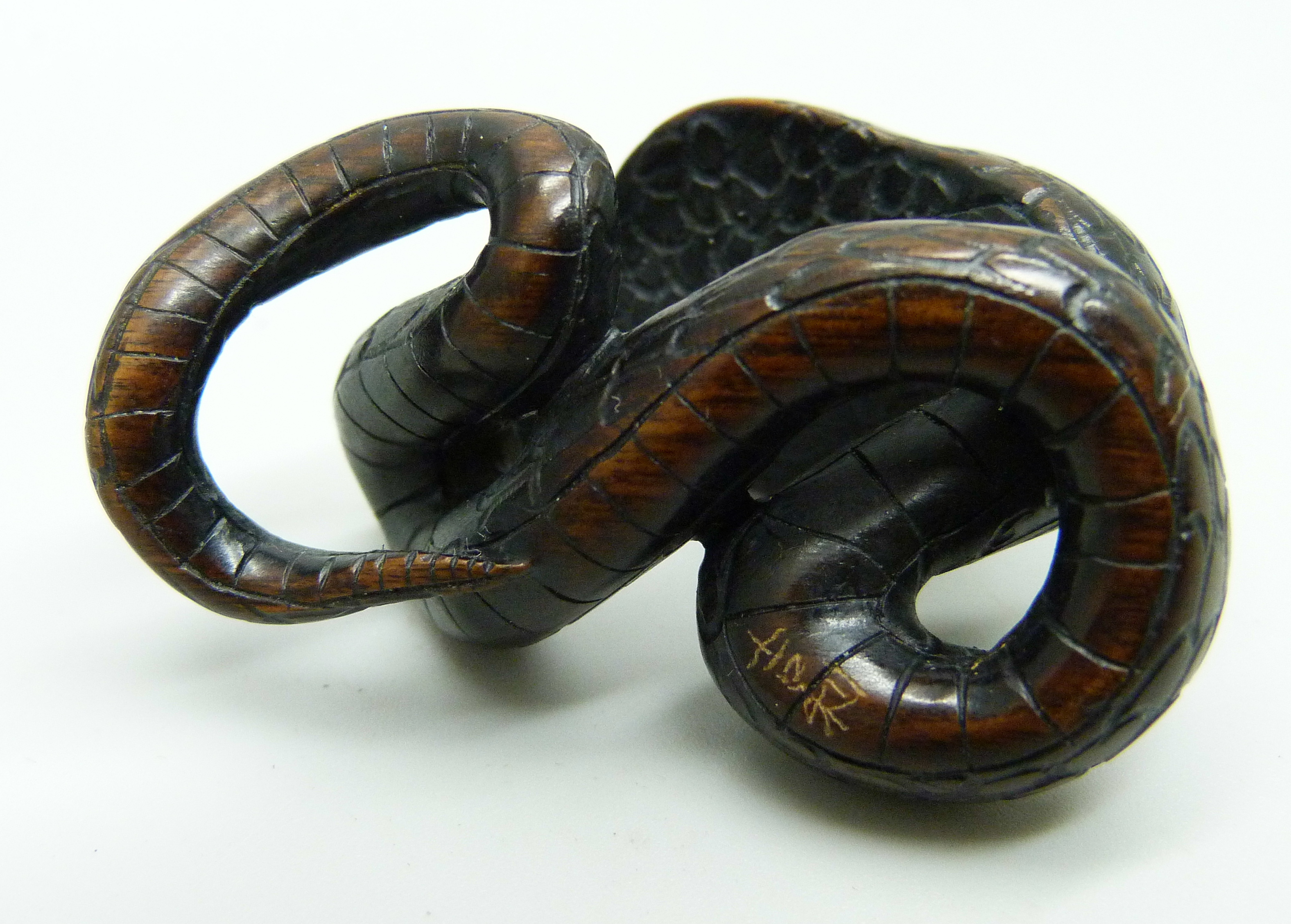A snake netsuke, signed to base, 4.8cm long - Image 4 of 4