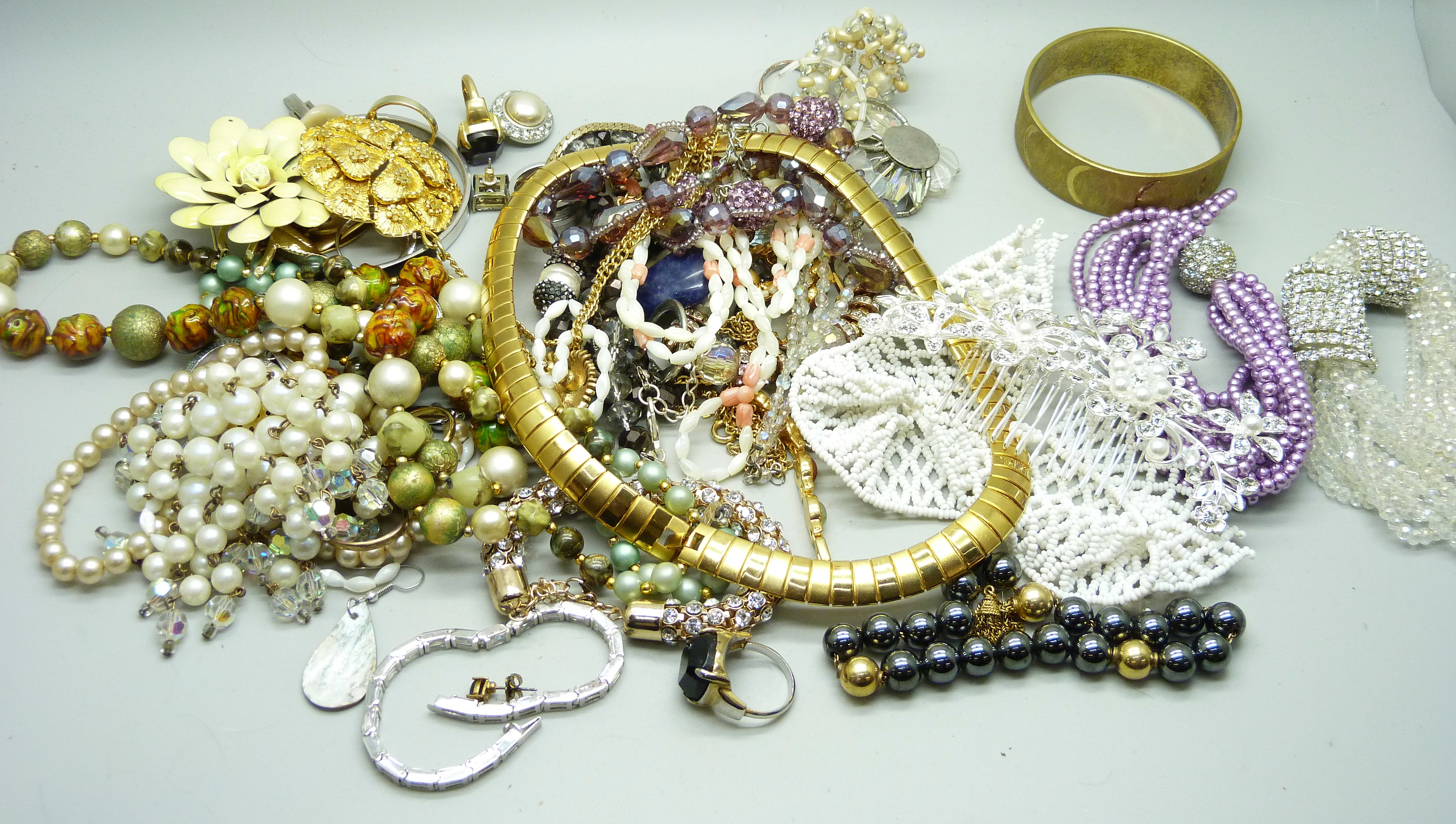 A collection of costume jewellery