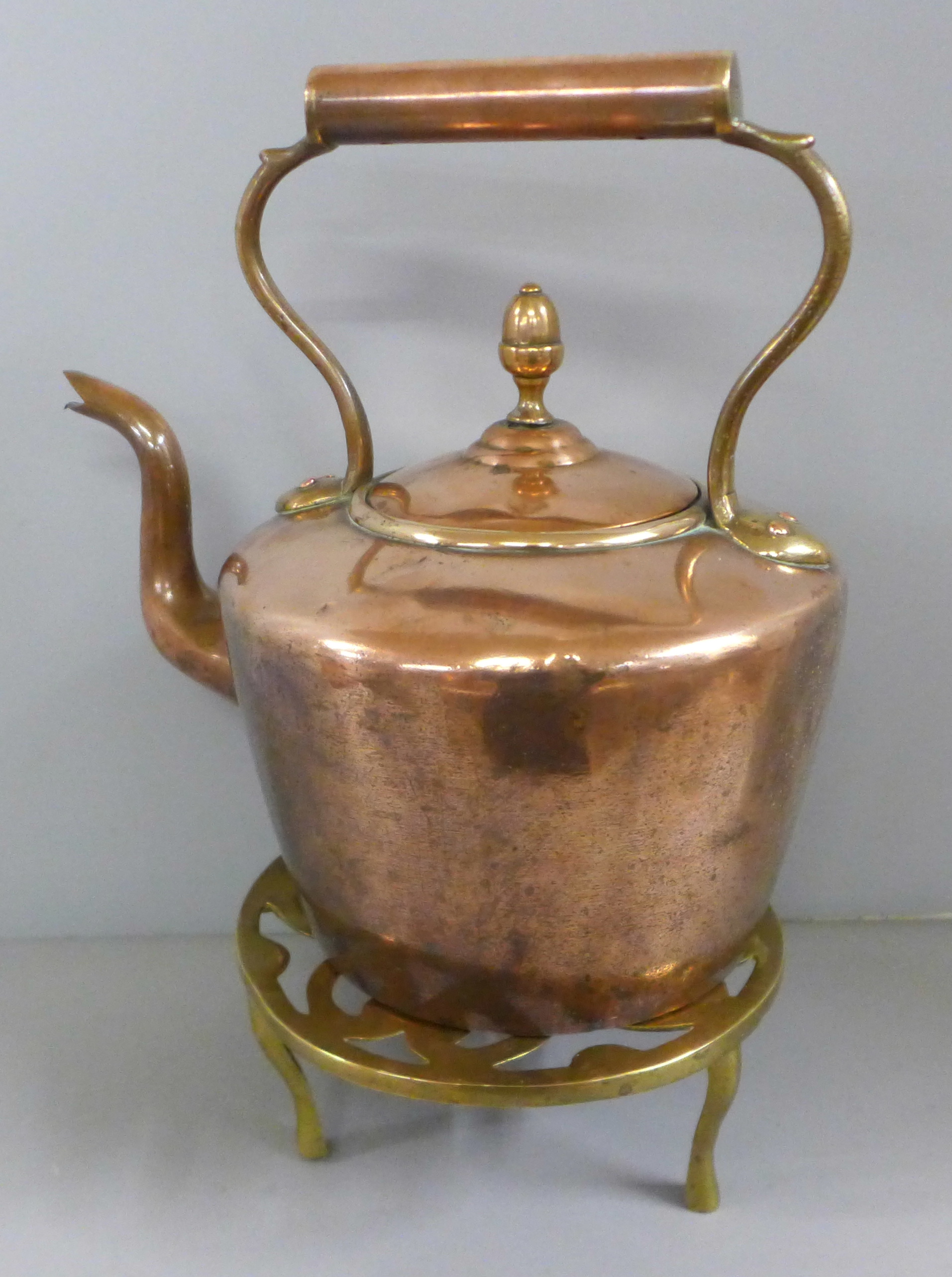 A Victorian copper kettle and a brass trivet - Image 7 of 7