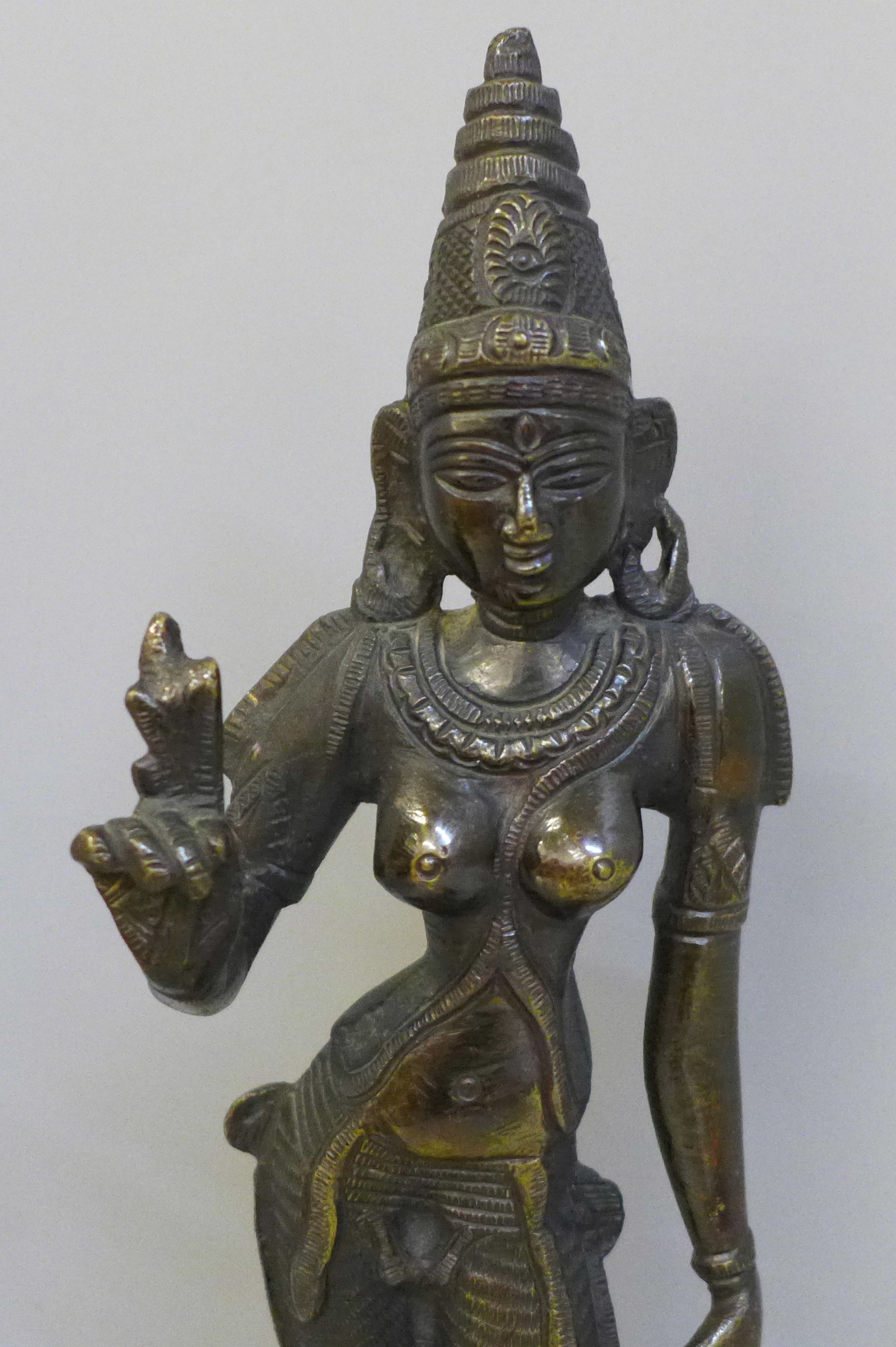 A bronze model of an Indian Goddess, Parvati Devi and a horn and rosewood model of a bird - Image 3 of 4