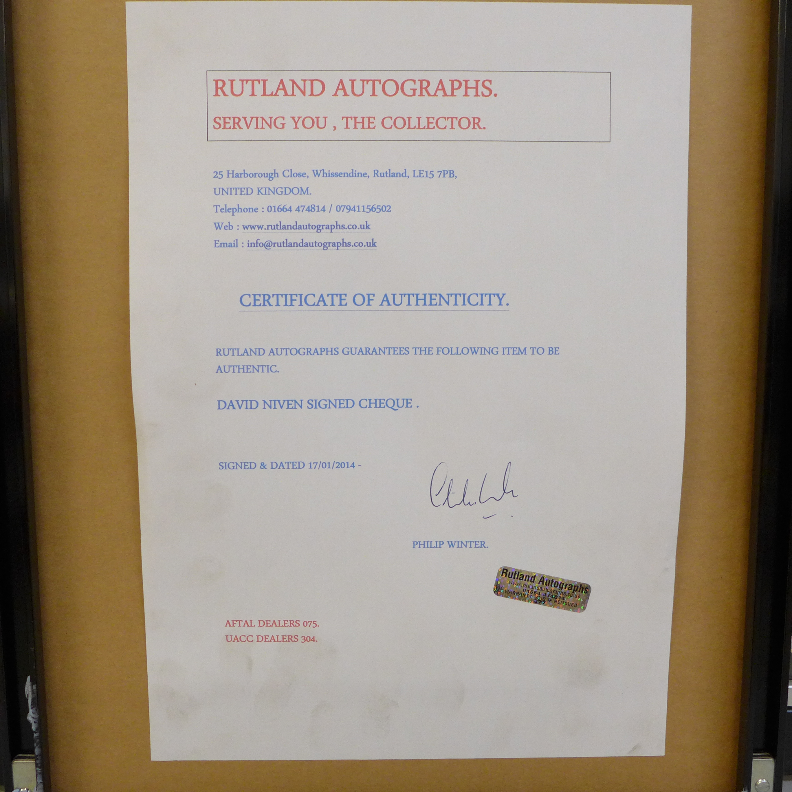 A David Niven signed cheque and photograph display with Rutland Autographs AFTAL registered C.O.A. - Bild 4 aus 4