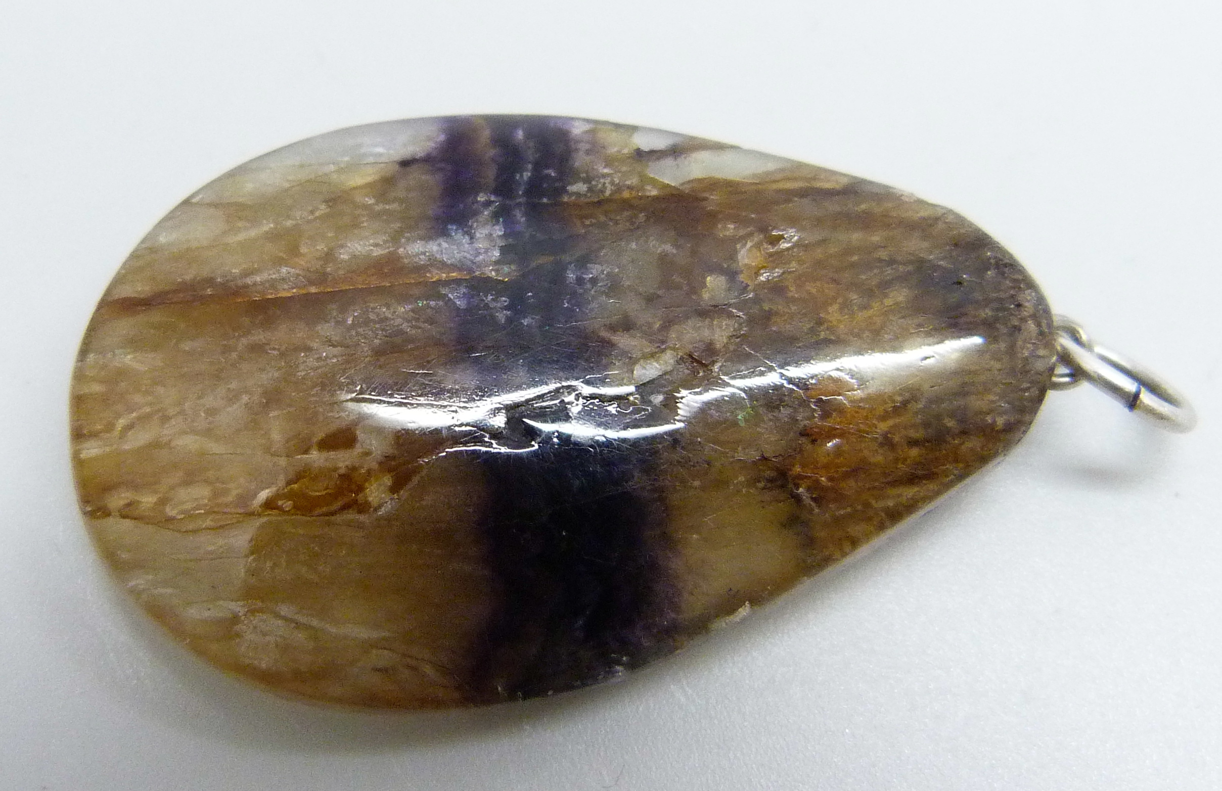 A Blue John pendant, 5cm including bale, 17.7g - Image 3 of 3