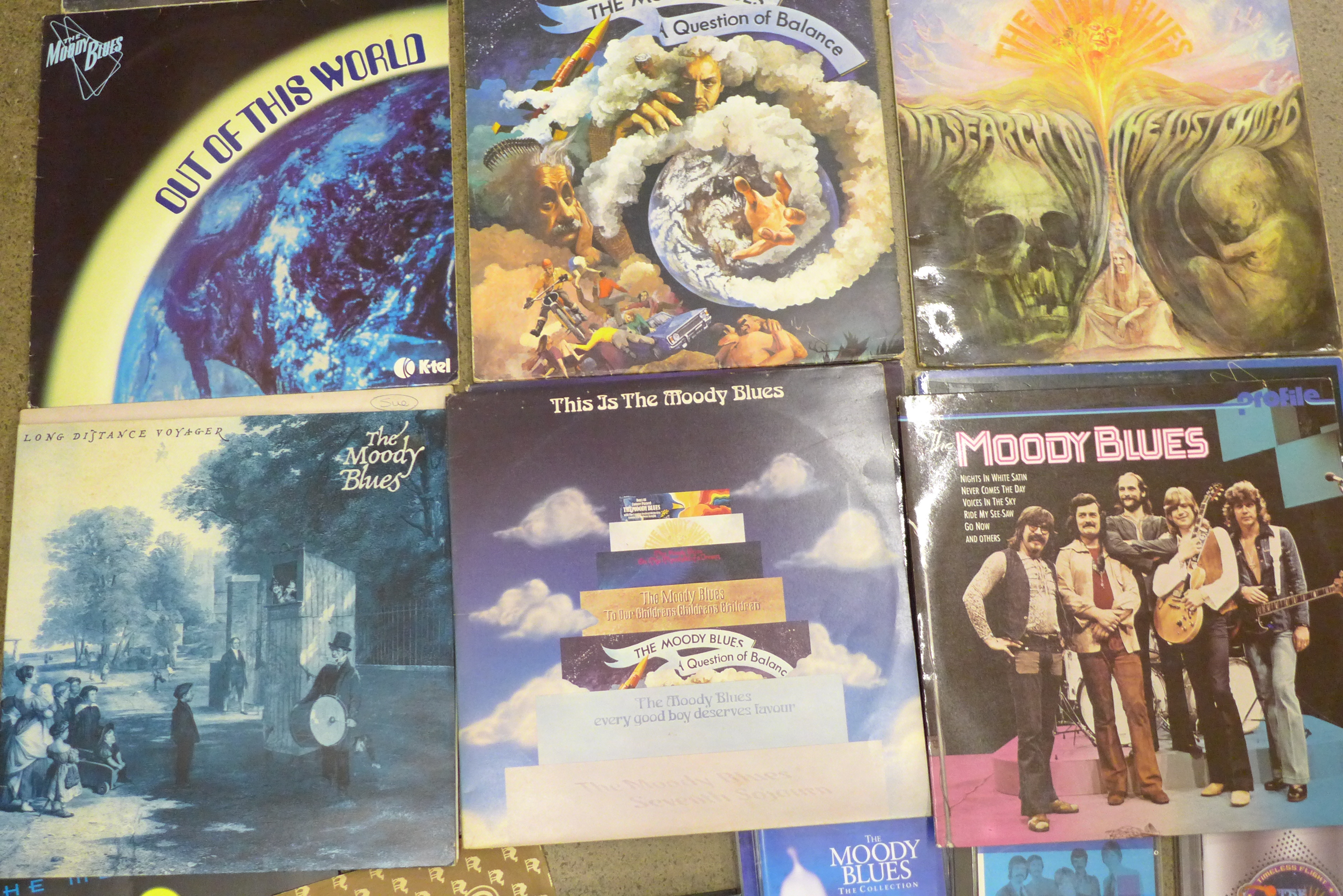A collection of eleven Moody Blues LP records, a 12" single, 7" single, CDs, DVD and tour programme - Image 3 of 3
