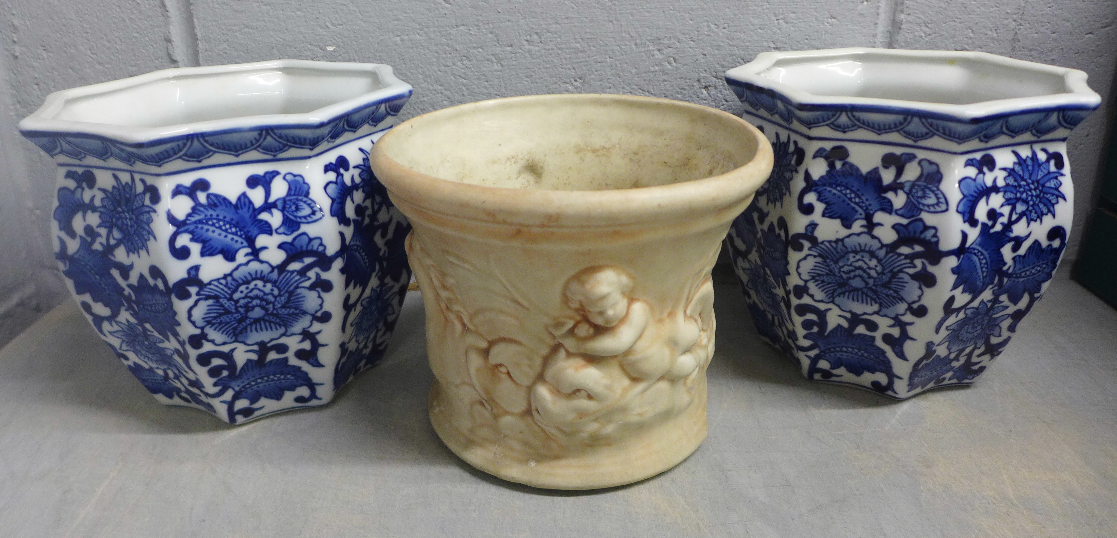 A Chinese blue and white planter, a pair of planters and other mixed china **PLEASE NOTE THIS LOT IS - Image 5 of 5