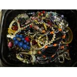 A tray of costume jewellery